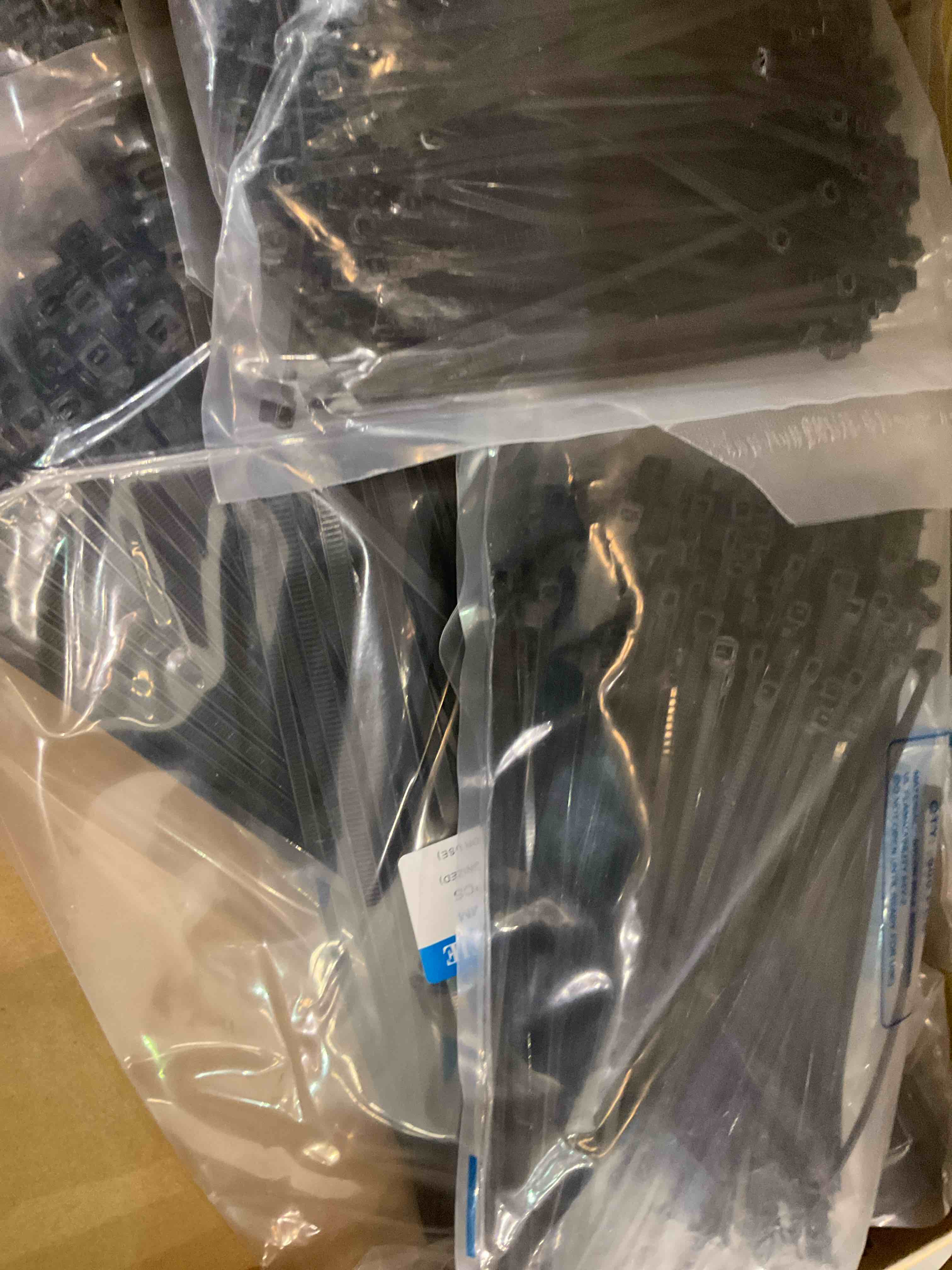 https://s3.amazonaws.com/lotting-images-prod/BargainHunt/EXS01028649_1707925879880.jpeg