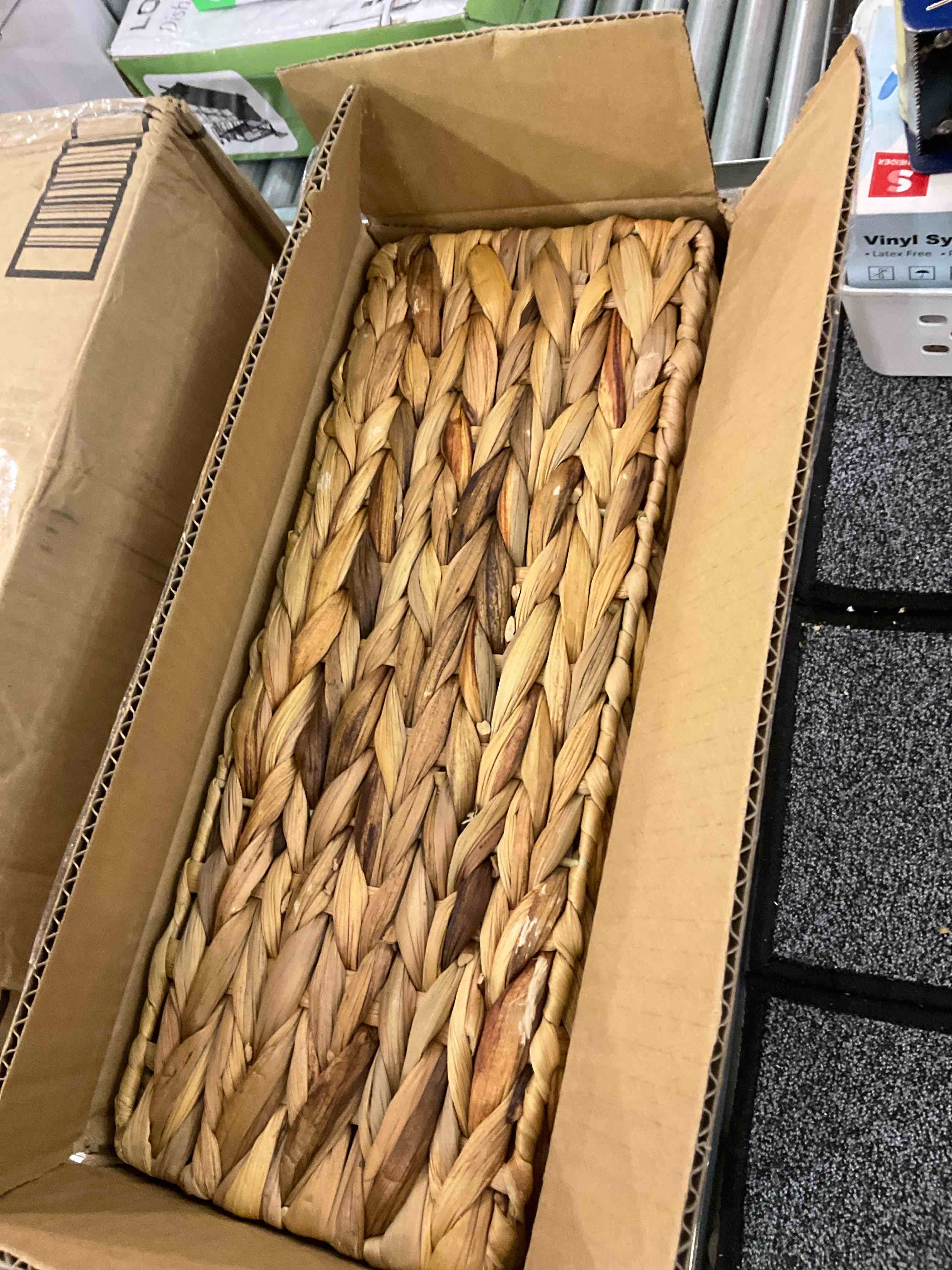 https://s3.amazonaws.com/lotting-images-prod/BargainHunt/EXS01029038_1707333998604.jpeg