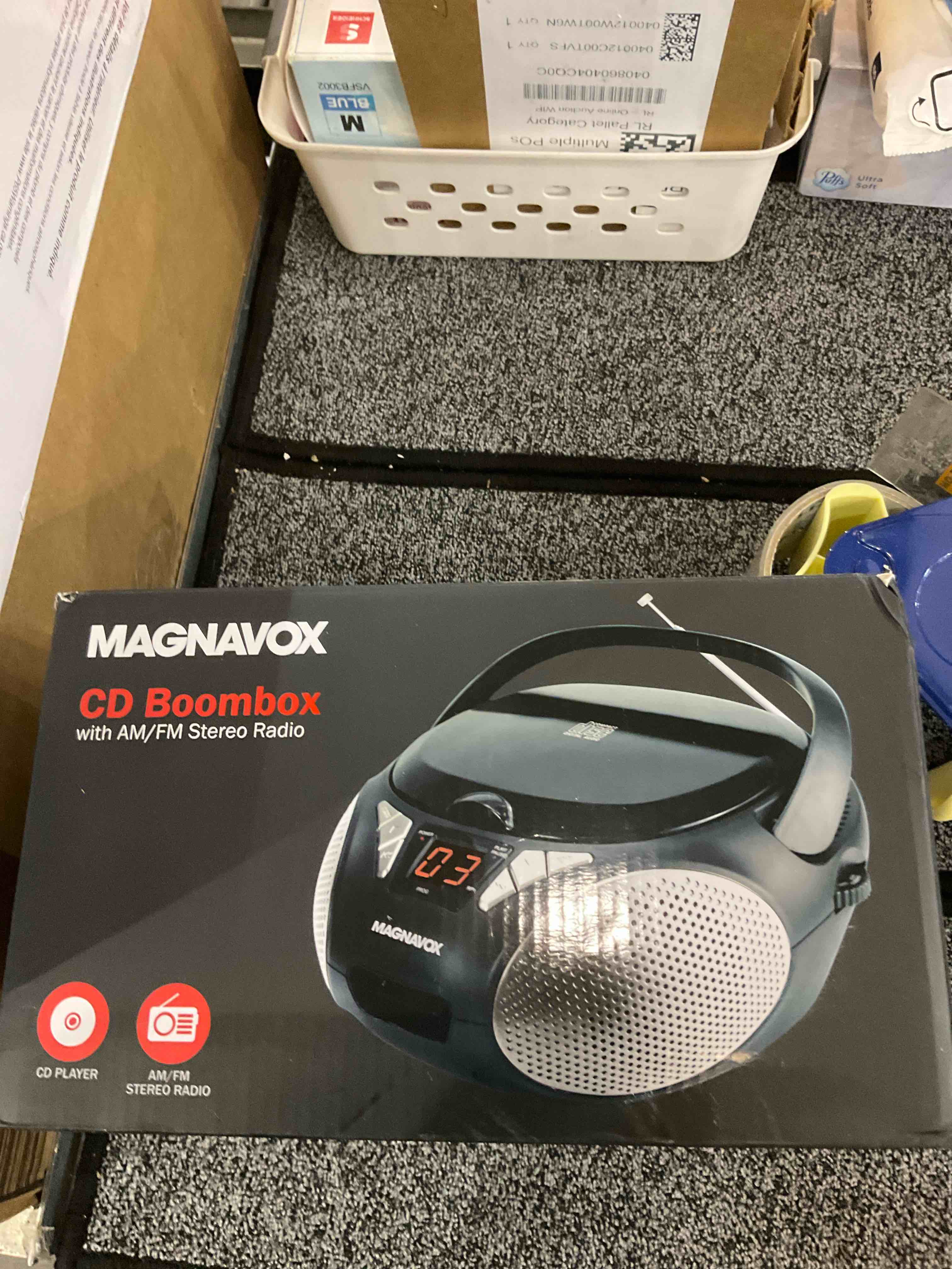 https://s3.amazonaws.com/lotting-images-prod/BargainHunt/EXS01029083_1707403925165.jpeg