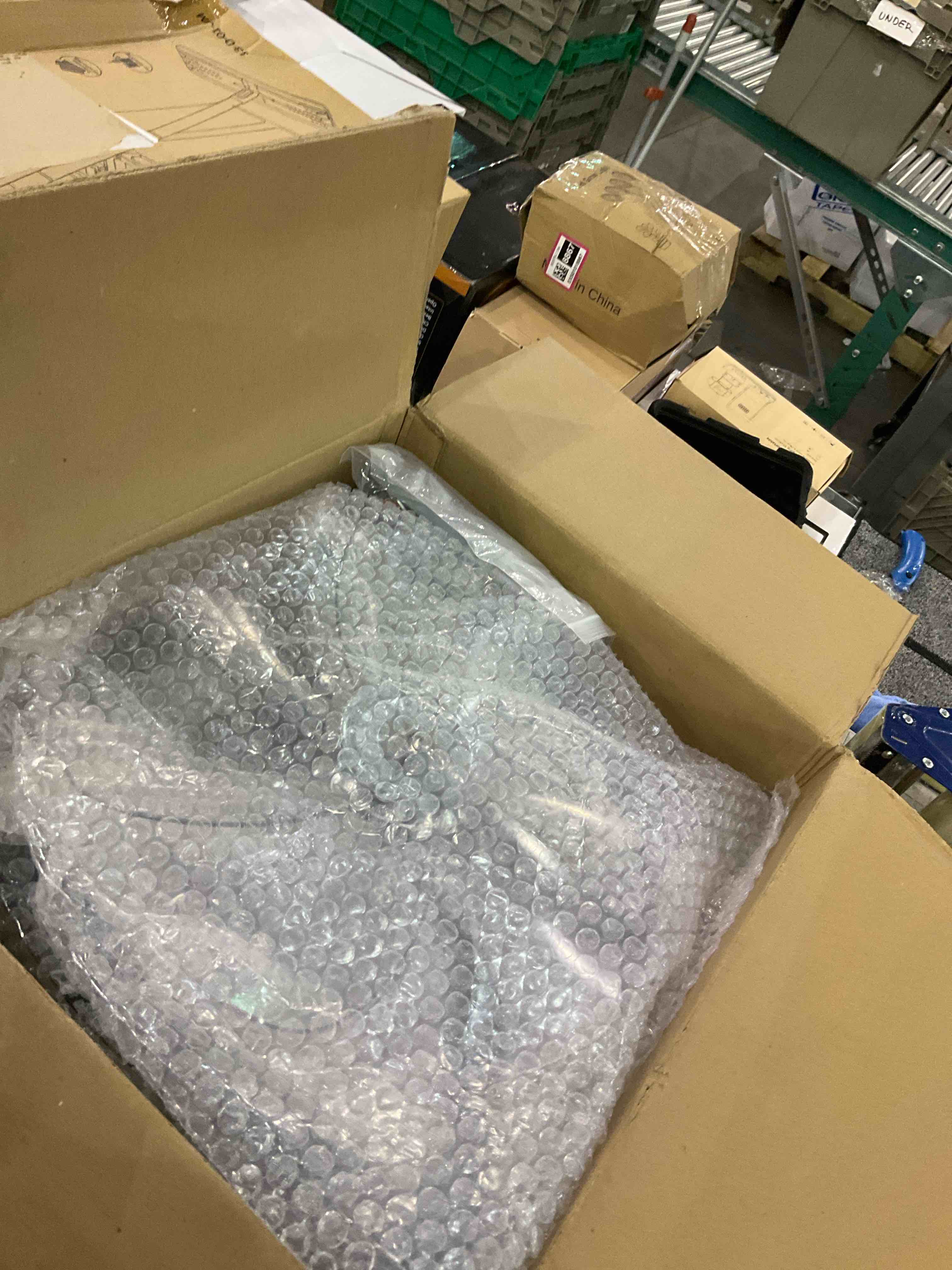 https://s3.amazonaws.com/lotting-images-prod/BargainHunt/EXS01029176_1707485338565.jpeg