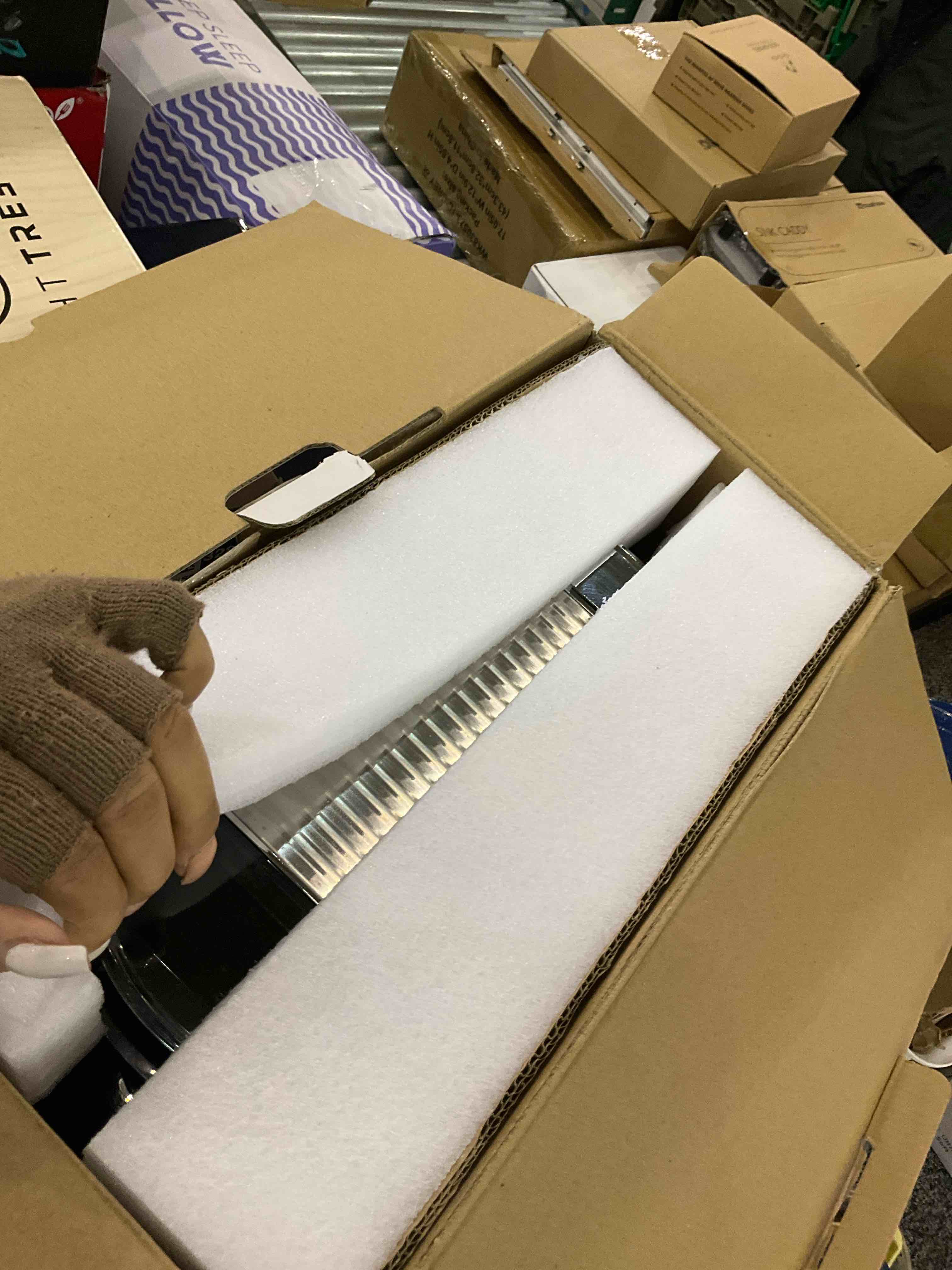 https://s3.amazonaws.com/lotting-images-prod/BargainHunt/EXS01029318_1707756202930.jpeg