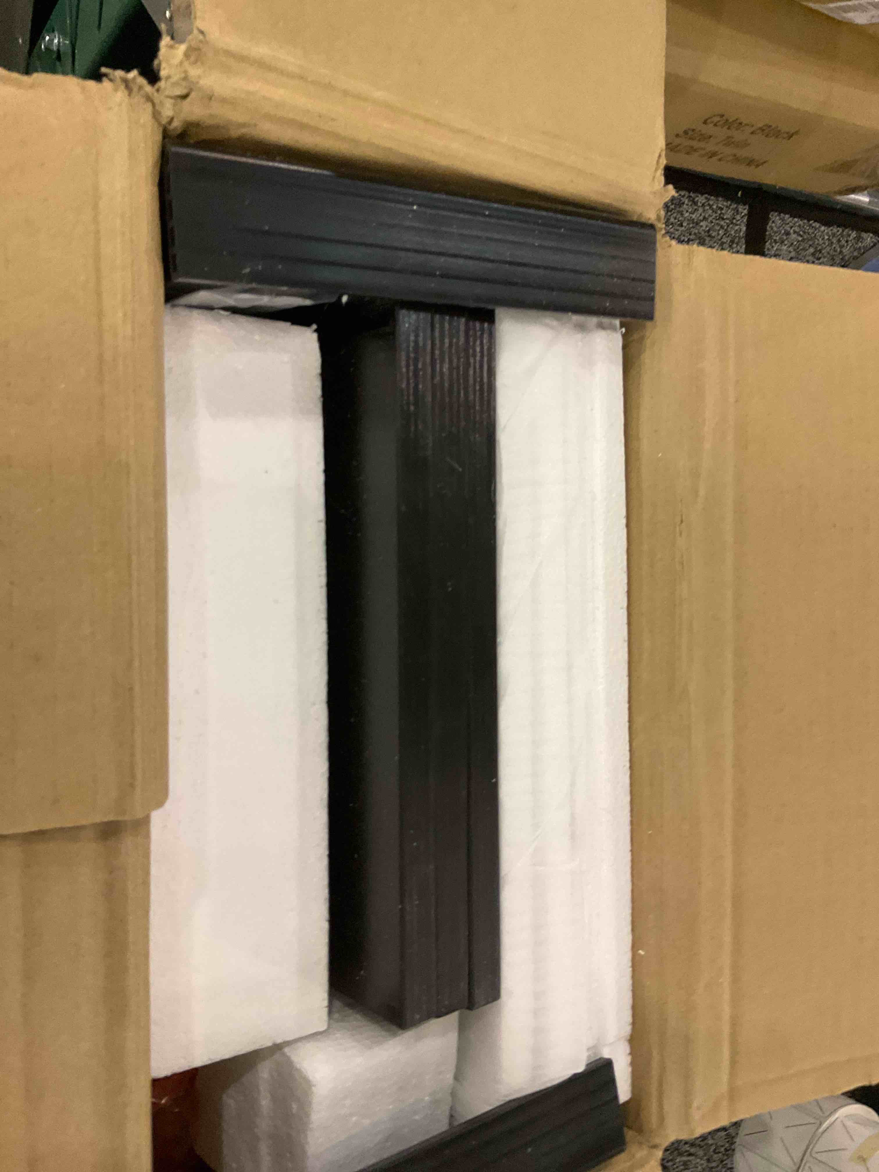 https://s3.amazonaws.com/lotting-images-prod/BargainHunt/EXS01029344_1707768589500.jpeg