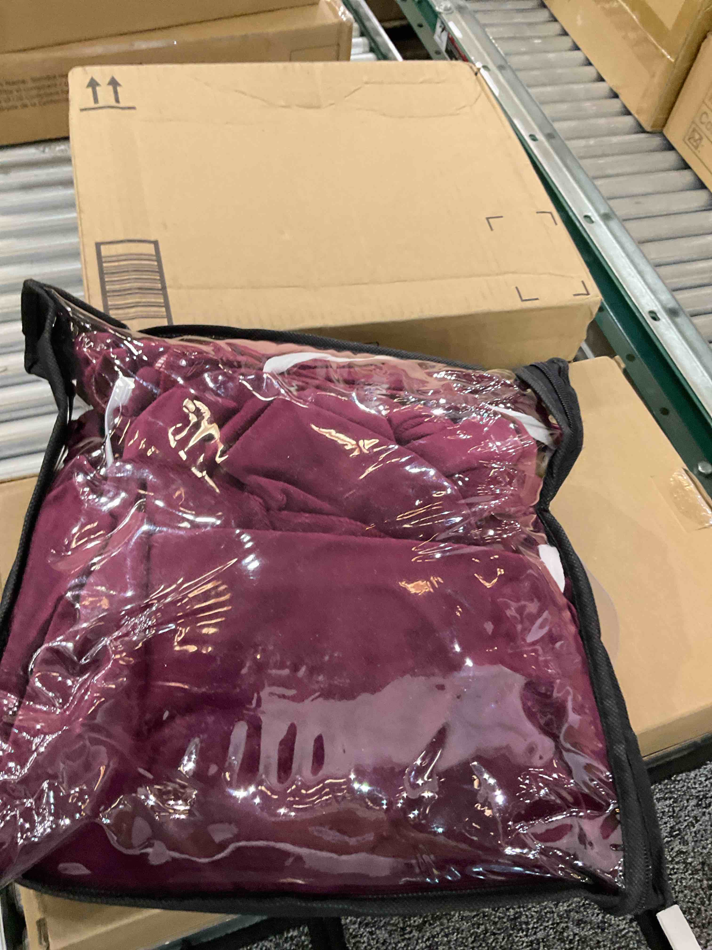 https://s3.amazonaws.com/lotting-images-prod/BargainHunt/EXS01029533_1708618055665.jpeg