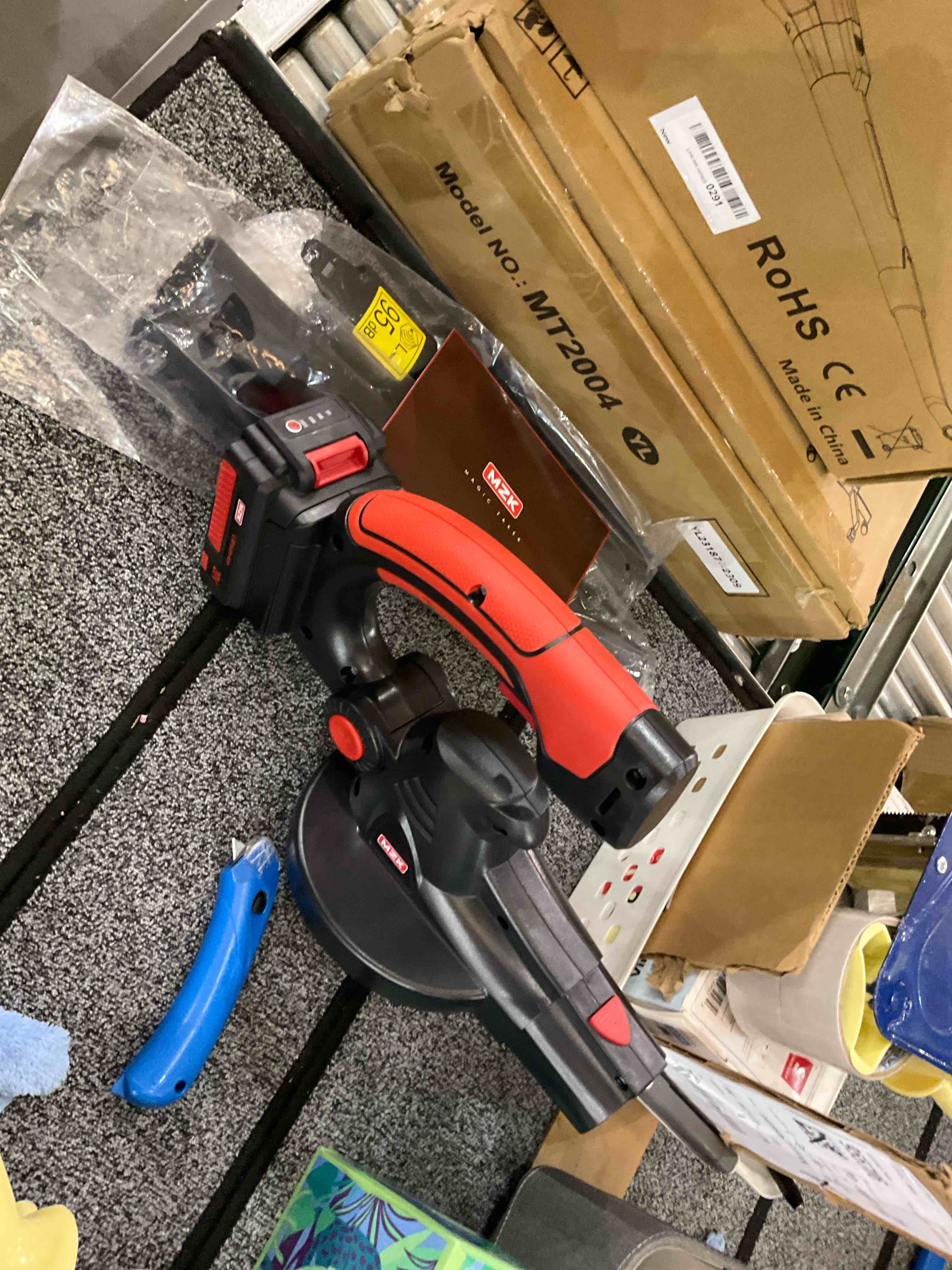 https://s3.amazonaws.com/lotting-images-prod/BargainHunt/EXS01029623_1708700379413.jpeg