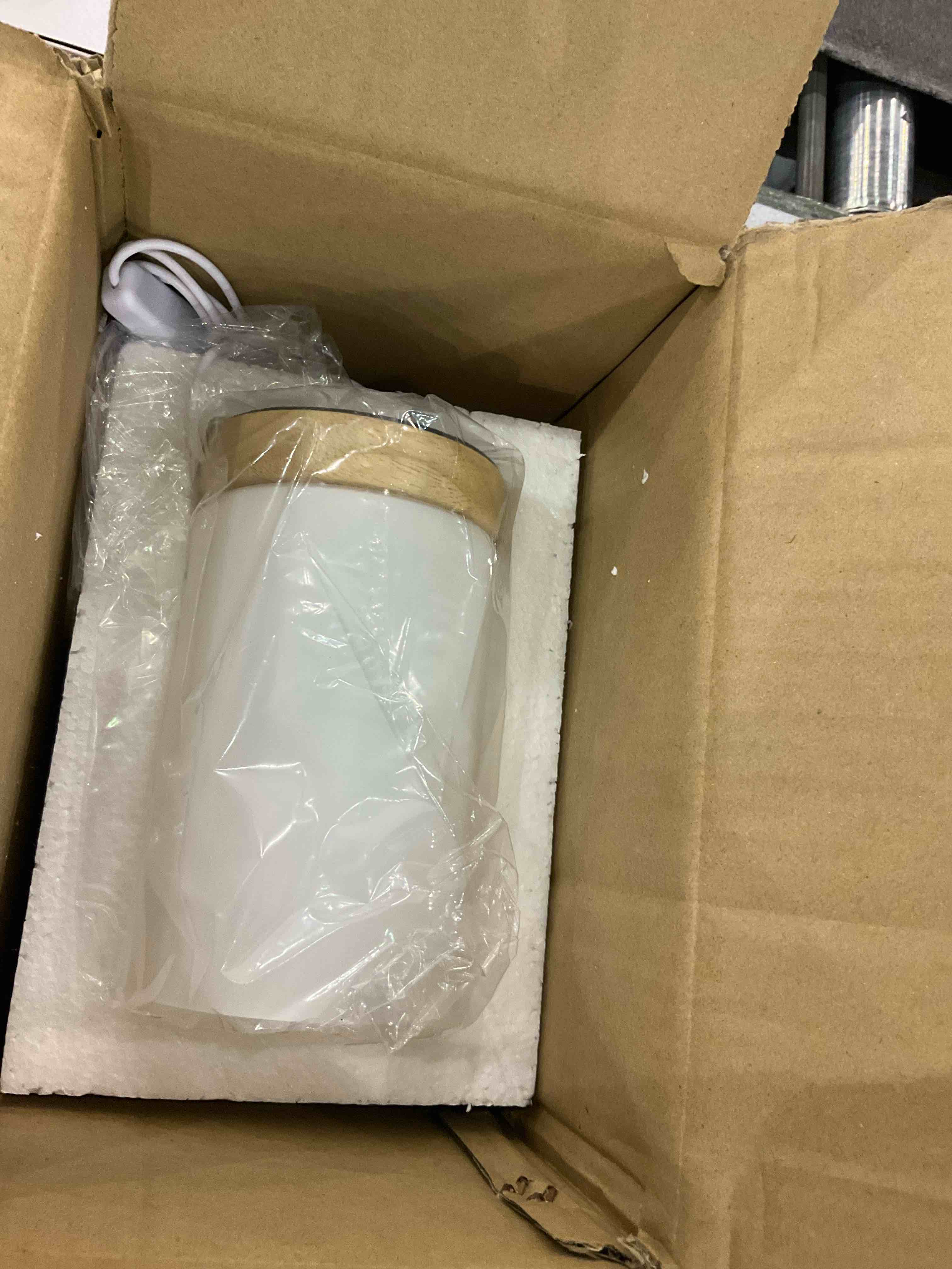 https://s3.amazonaws.com/lotting-images-prod/BargainHunt/EXS01029831_1709123357221.jpeg