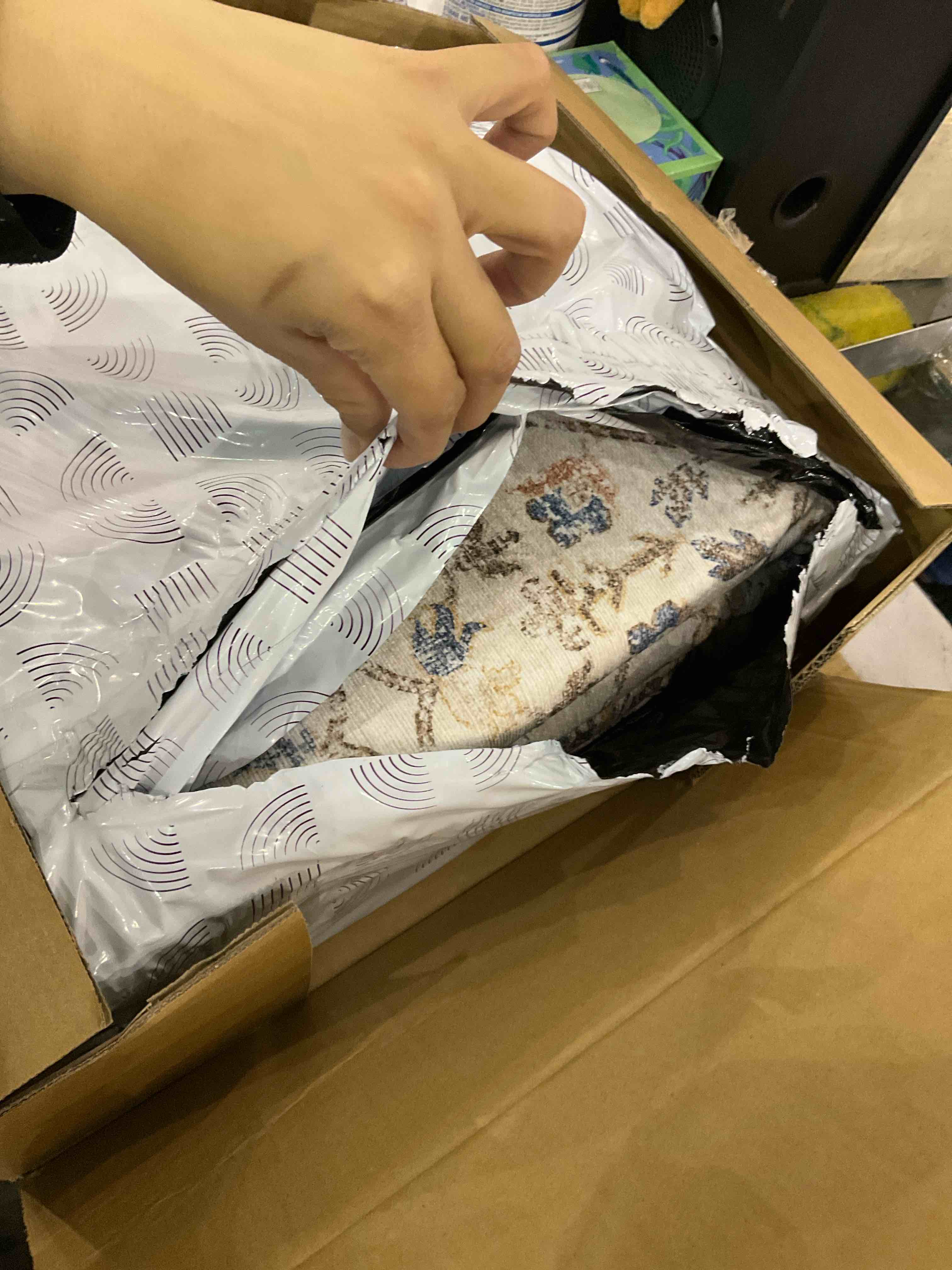 https://s3.amazonaws.com/lotting-images-prod/BargainHunt/EXS01029988_1709556714041.jpeg