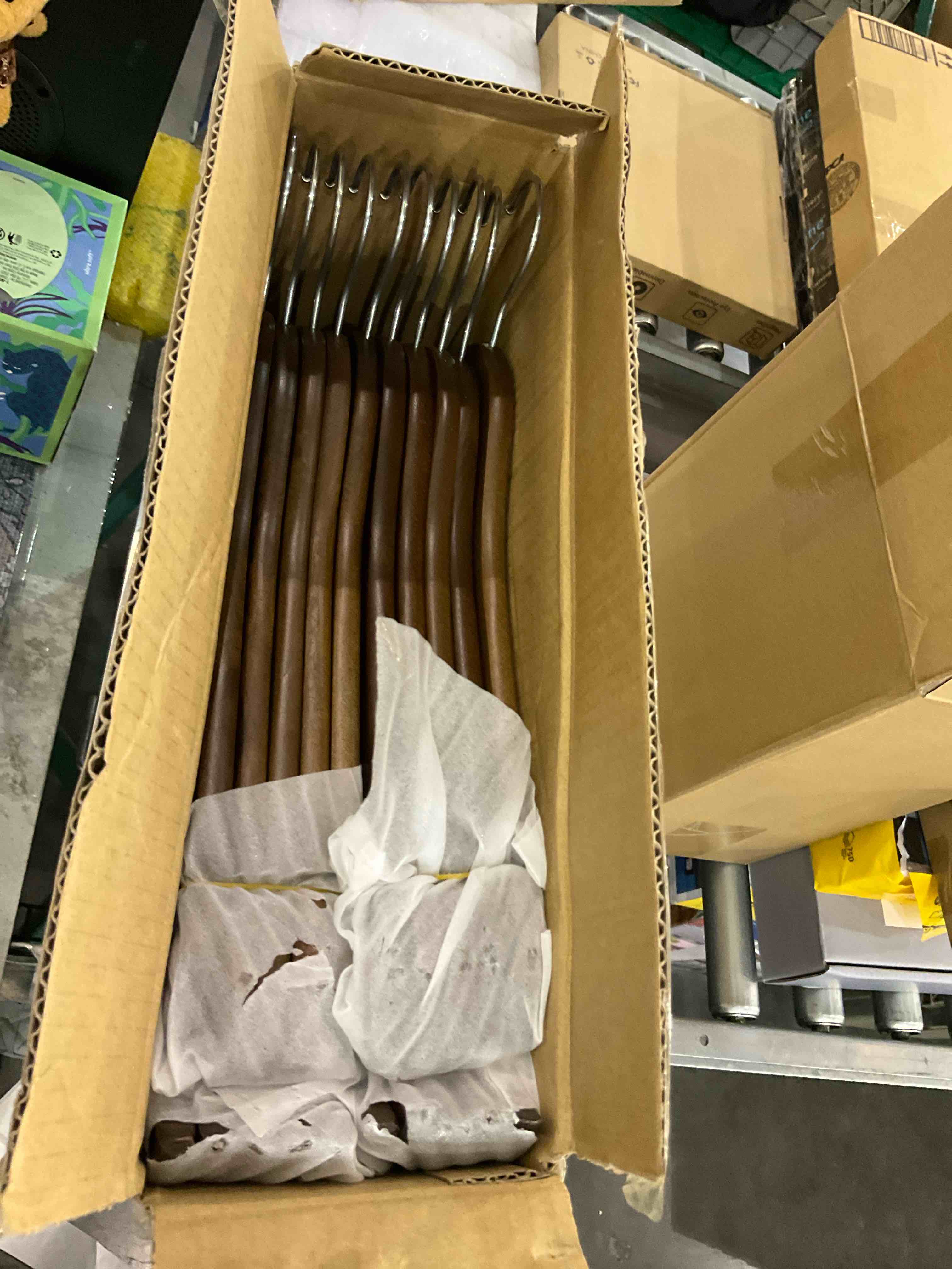 https://s3.amazonaws.com/lotting-images-prod/BargainHunt/EXS01029991_1709557119874.jpeg