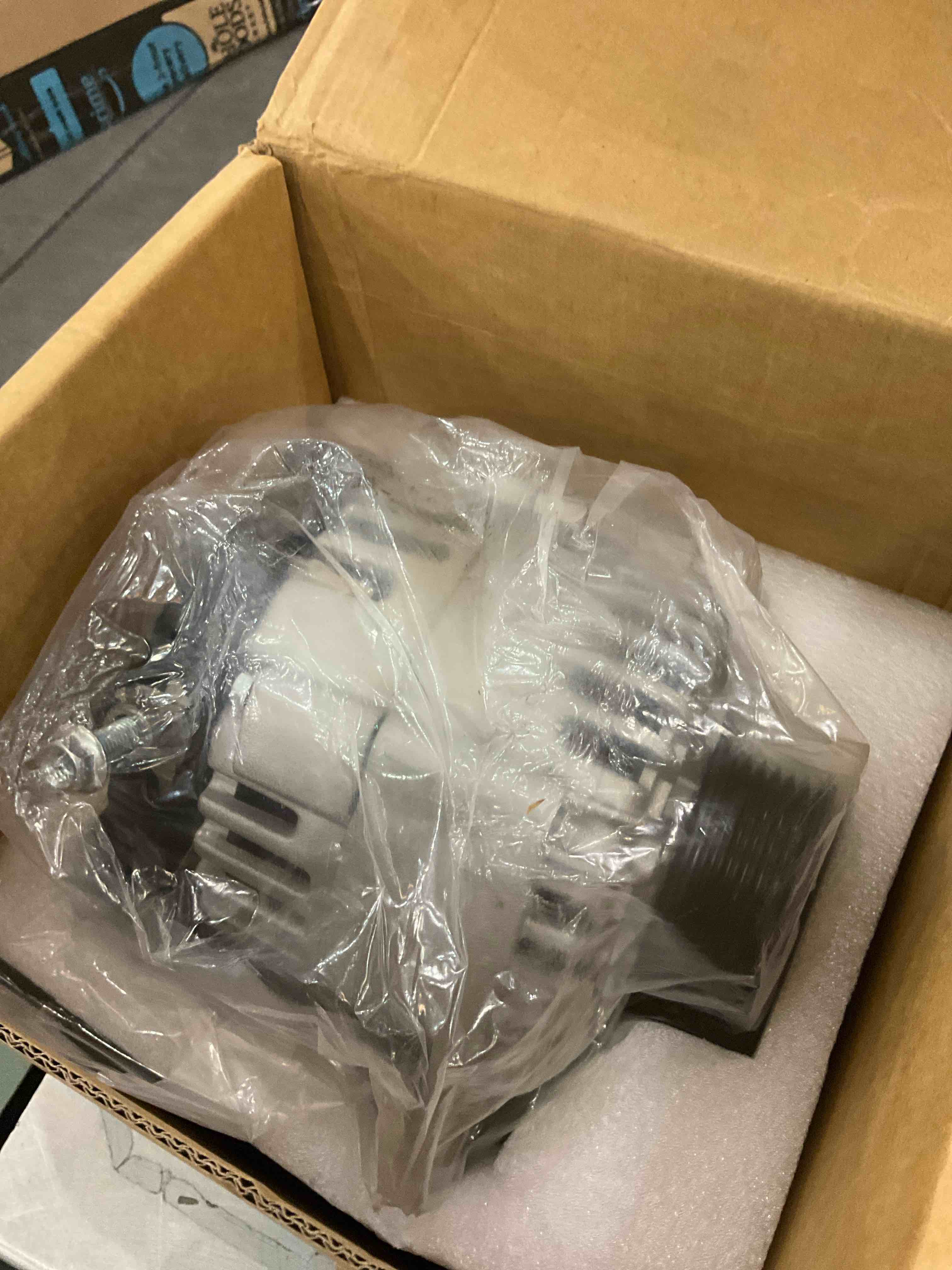 https://s3.amazonaws.com/lotting-images-prod/BargainHunt/EXS01030581_1710776557099.jpeg