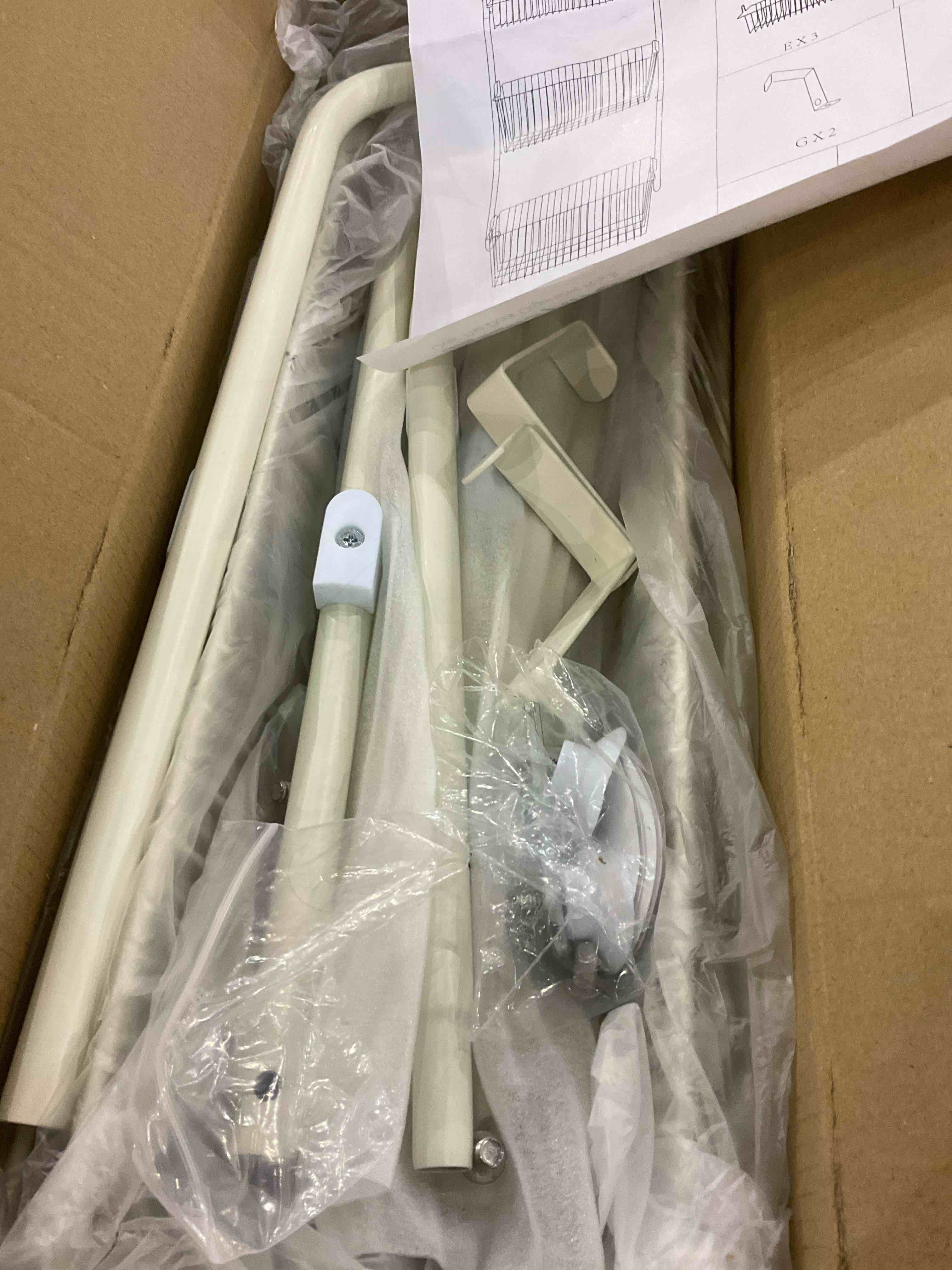 https://s3.amazonaws.com/lotting-images-prod/BargainHunt/EXS01030863_1711021423888.jpeg