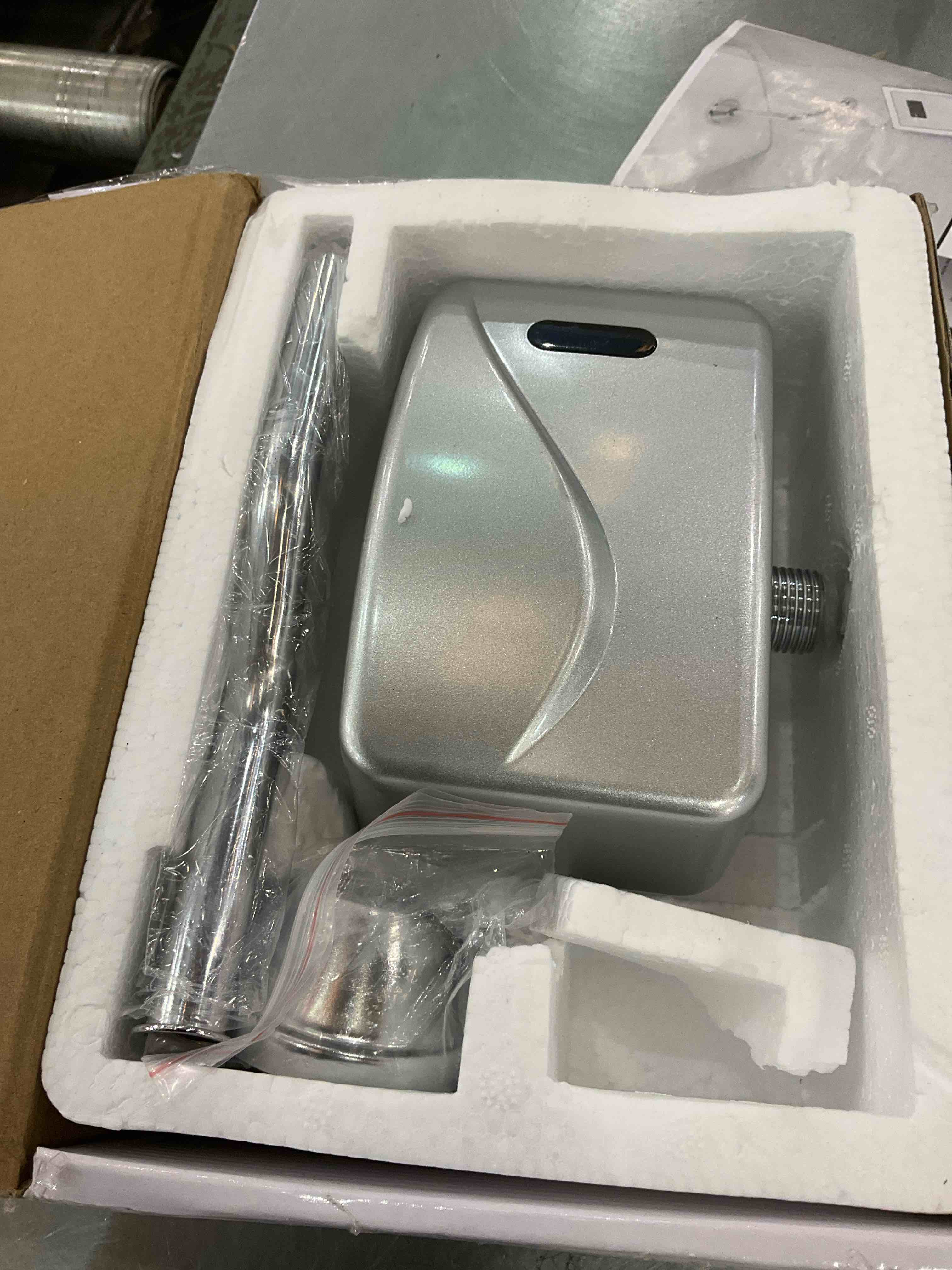 https://s3.amazonaws.com/lotting-images-prod/BargainHunt/EXS01030936_1711035464877.jpeg