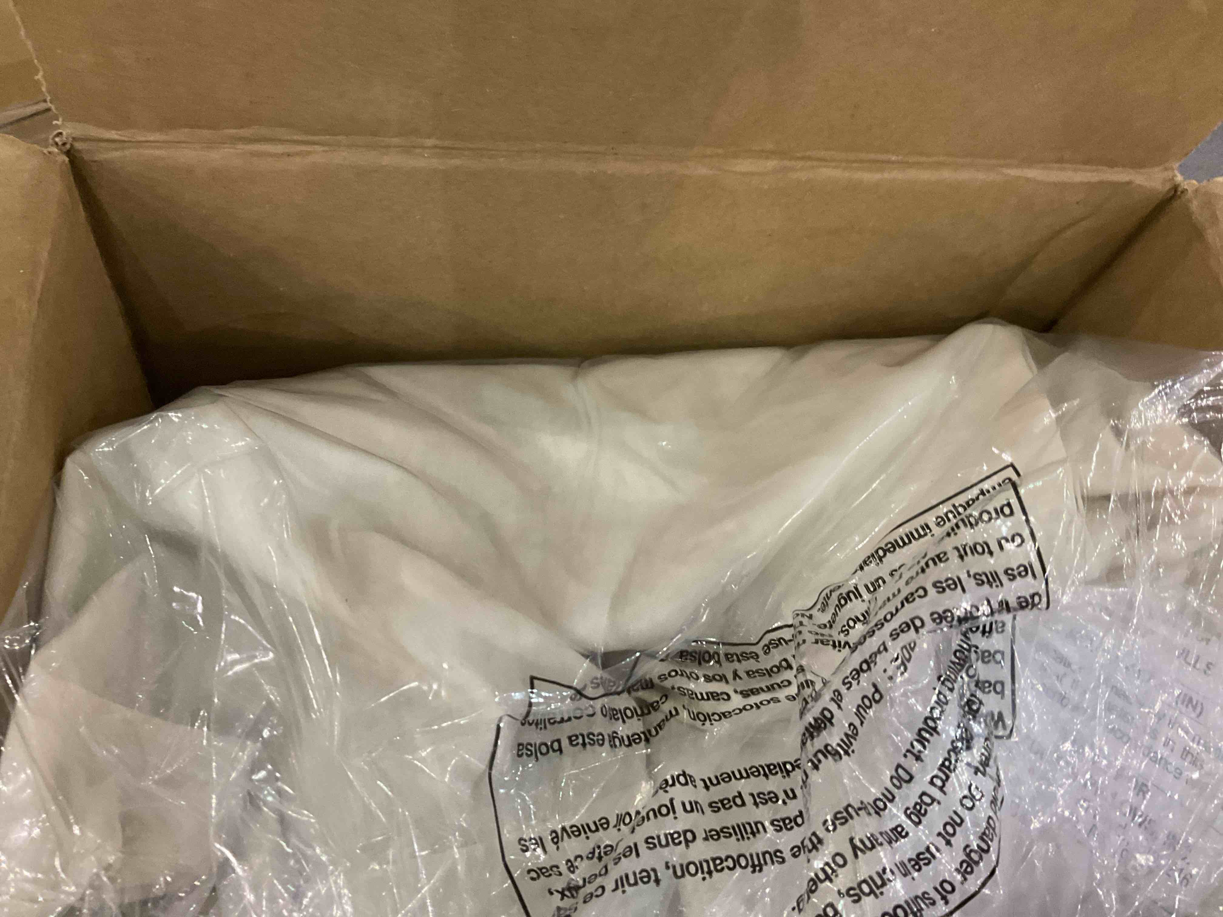 https://s3.amazonaws.com/lotting-images-prod/BargainHunt/EXS01031197_1709914114924.jpeg