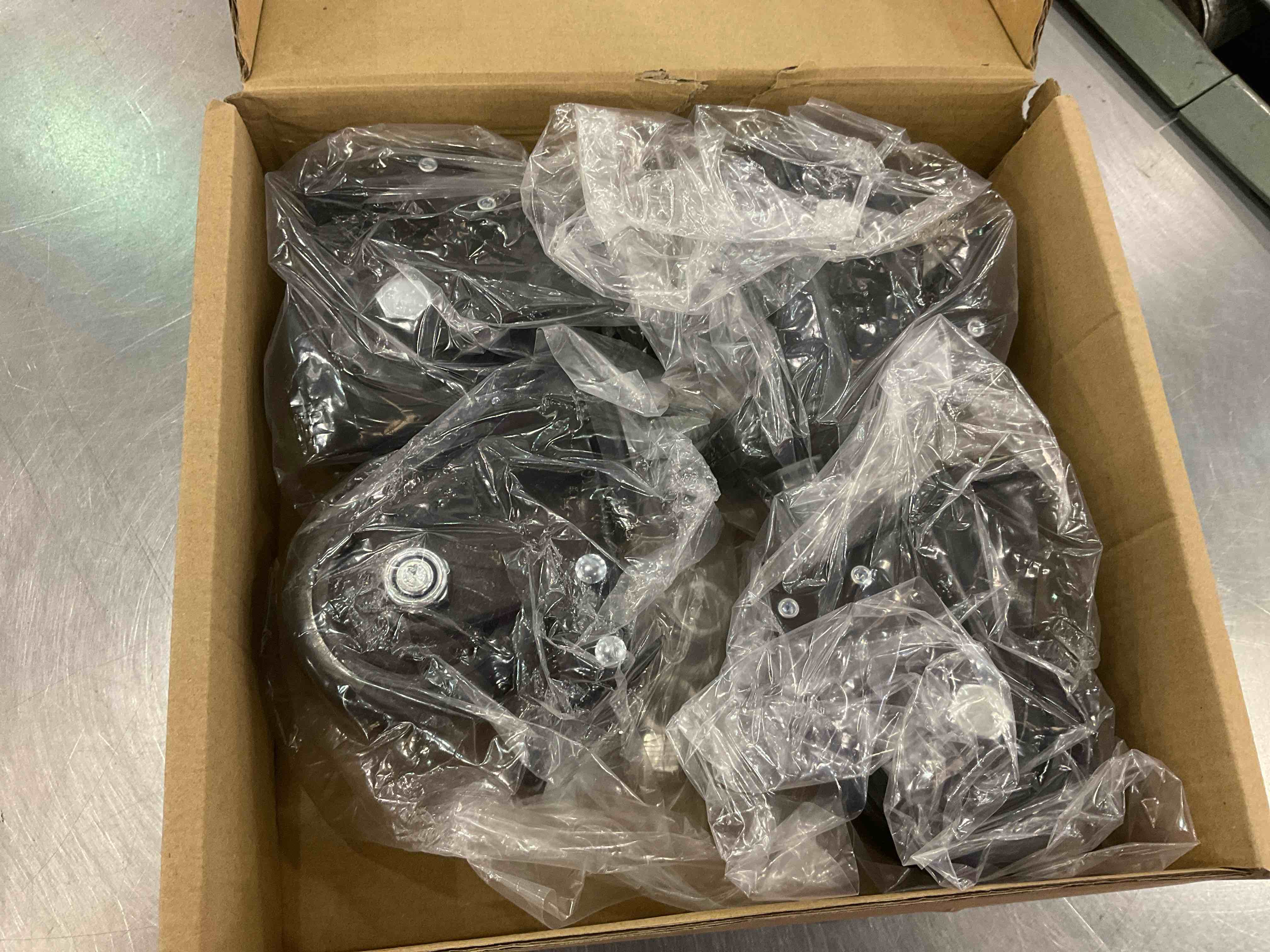 https://s3.amazonaws.com/lotting-images-prod/BargainHunt/EXS01031261_1709928411580.jpeg