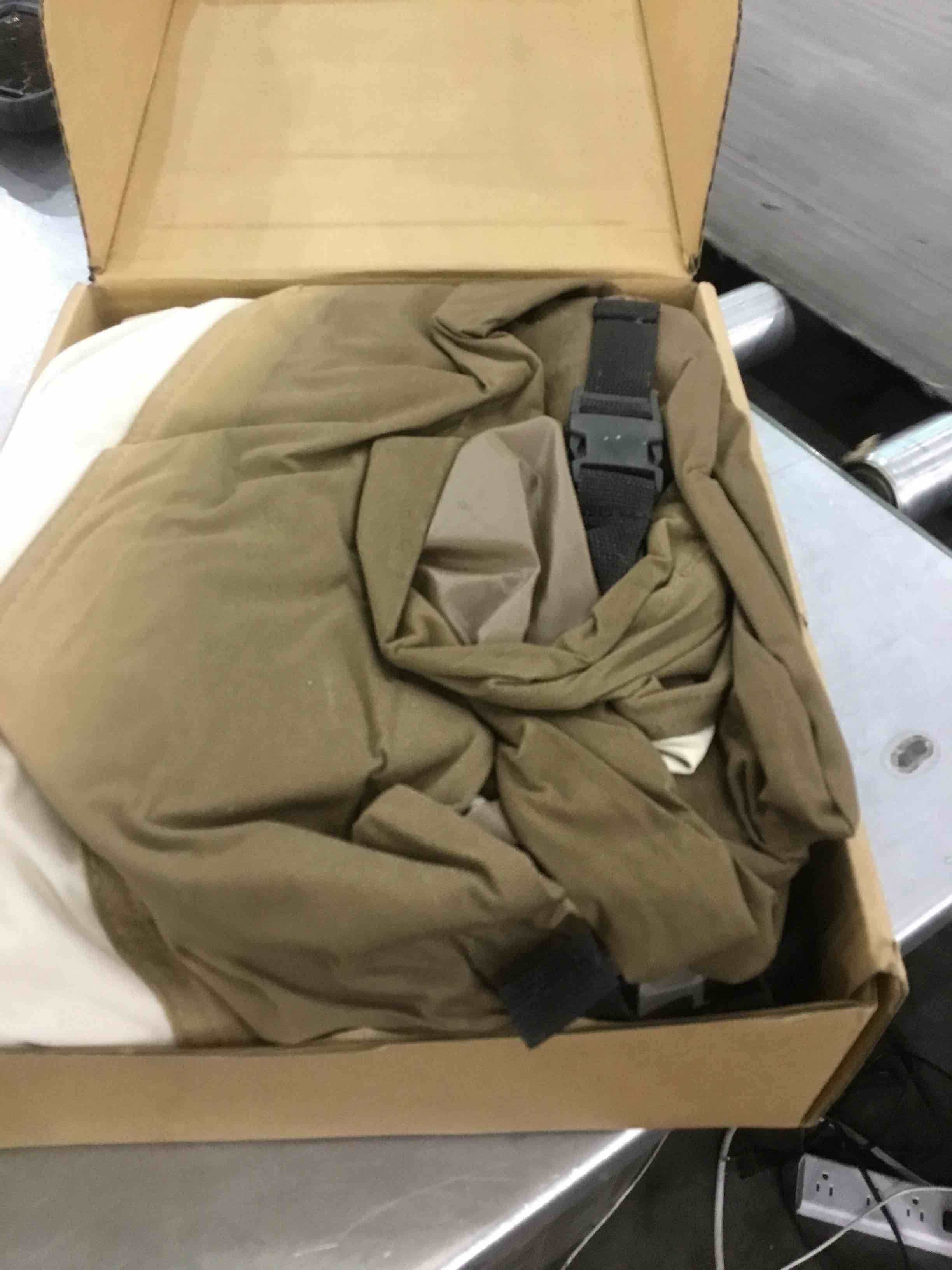 https://s3.amazonaws.com/lotting-images-prod/BargainHunt/EXS01031565_1707831924315.jpeg