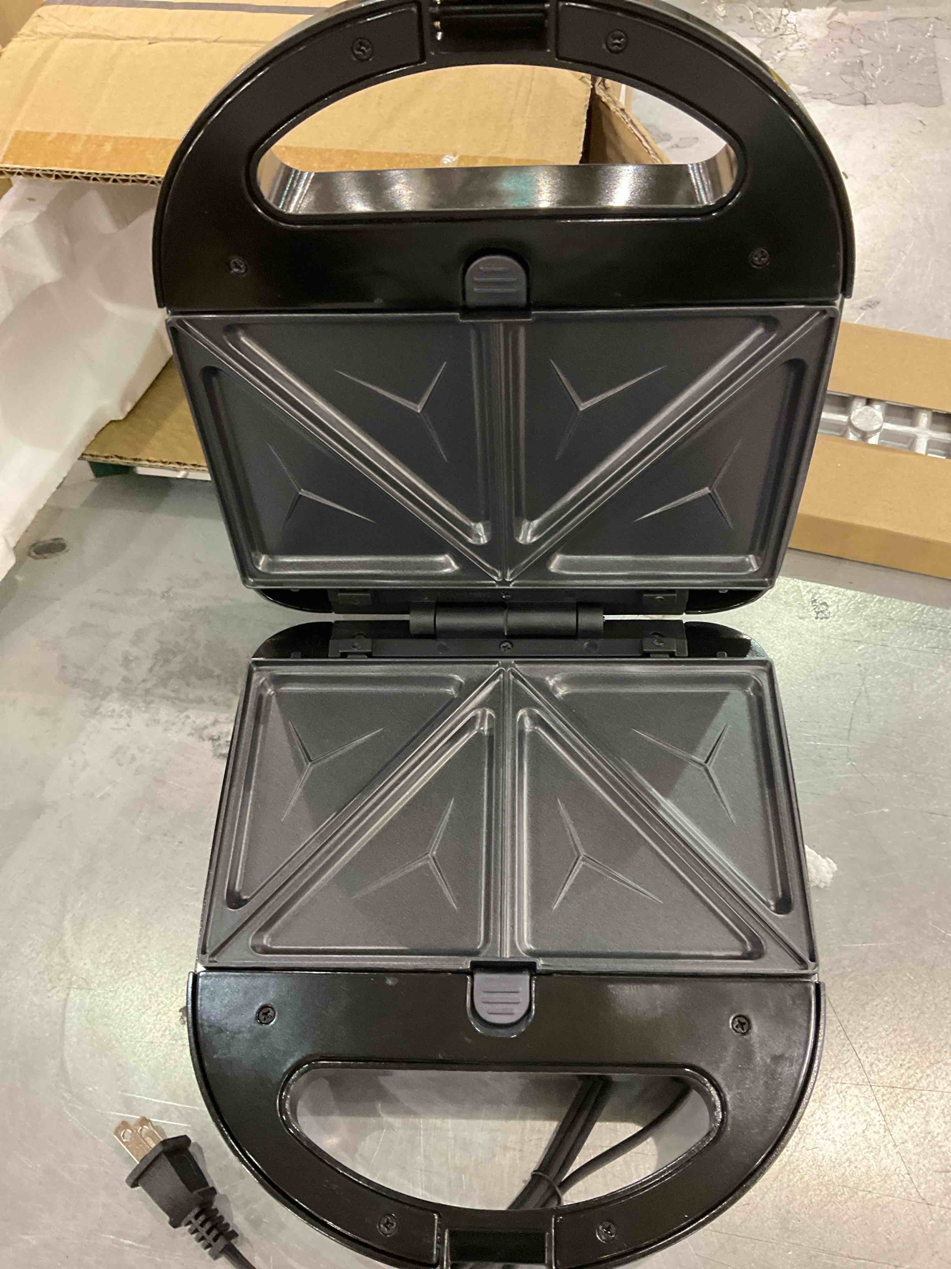 https://s3.amazonaws.com/lotting-images-prod/BargainHunt/EXS01032029_1708347583626.jpeg