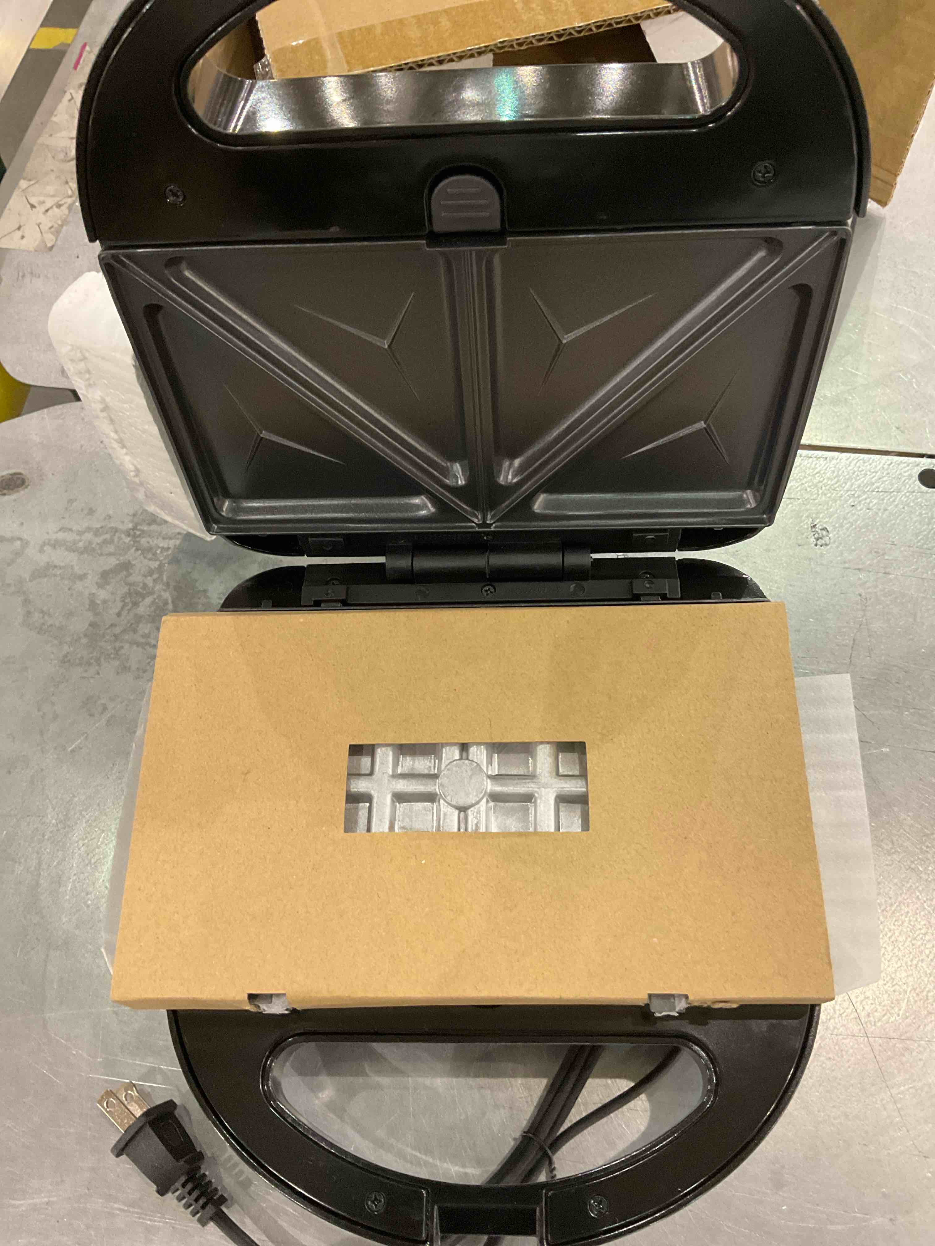 https://s3.amazonaws.com/lotting-images-prod/BargainHunt/EXS01032029_1708347590684.jpeg
