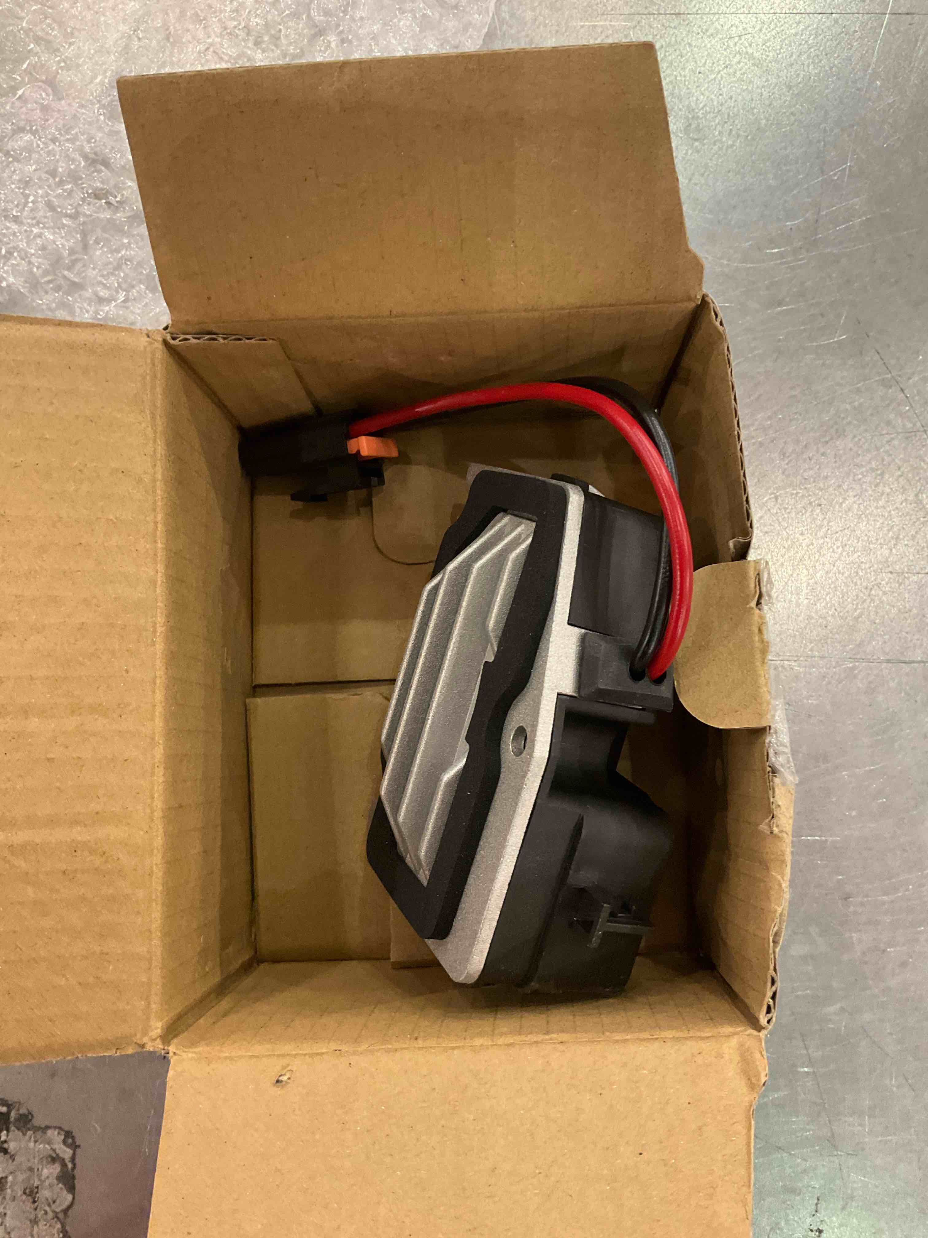 https://s3.amazonaws.com/lotting-images-prod/BargainHunt/EXS01032339_1708529101326.jpeg