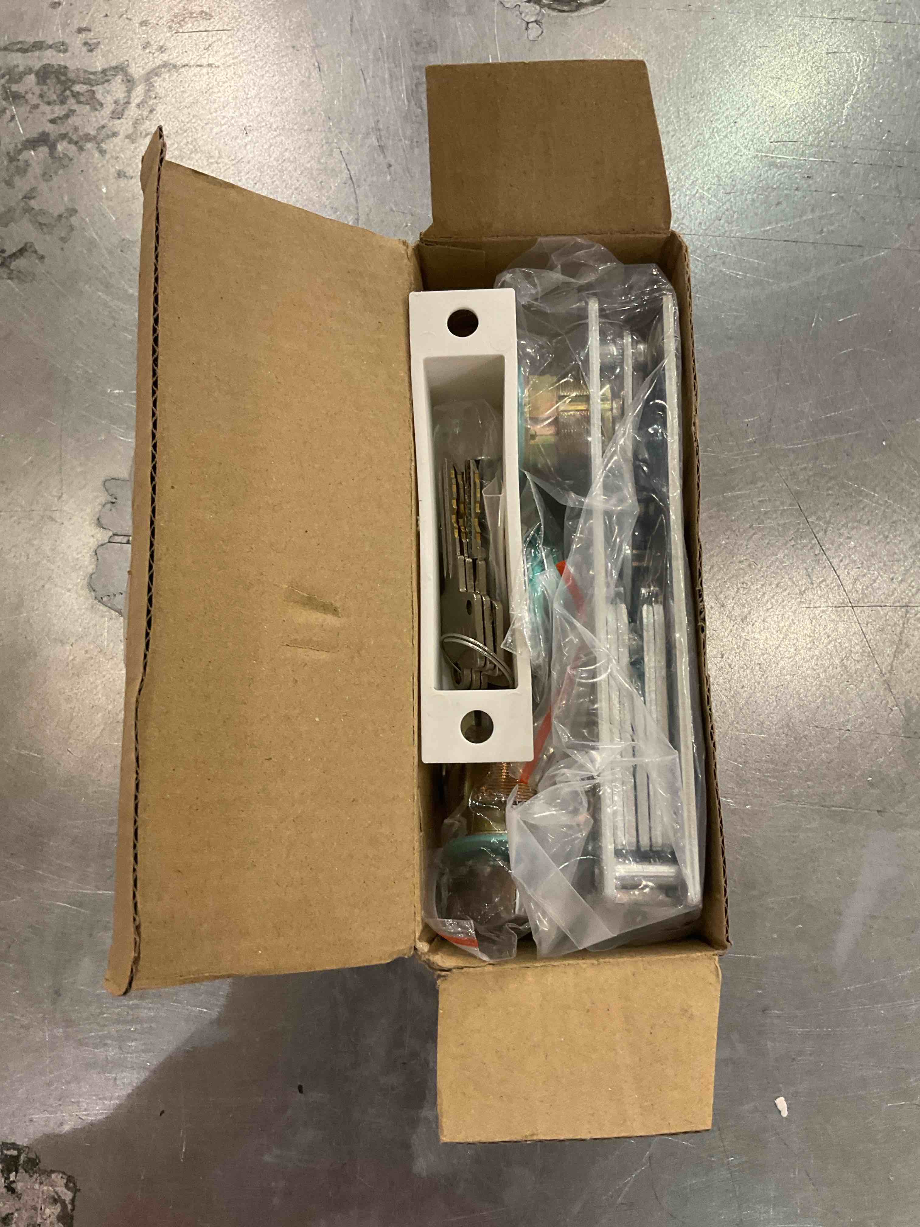 https://s3.amazonaws.com/lotting-images-prod/BargainHunt/EXS01032340_1708529224307.jpeg