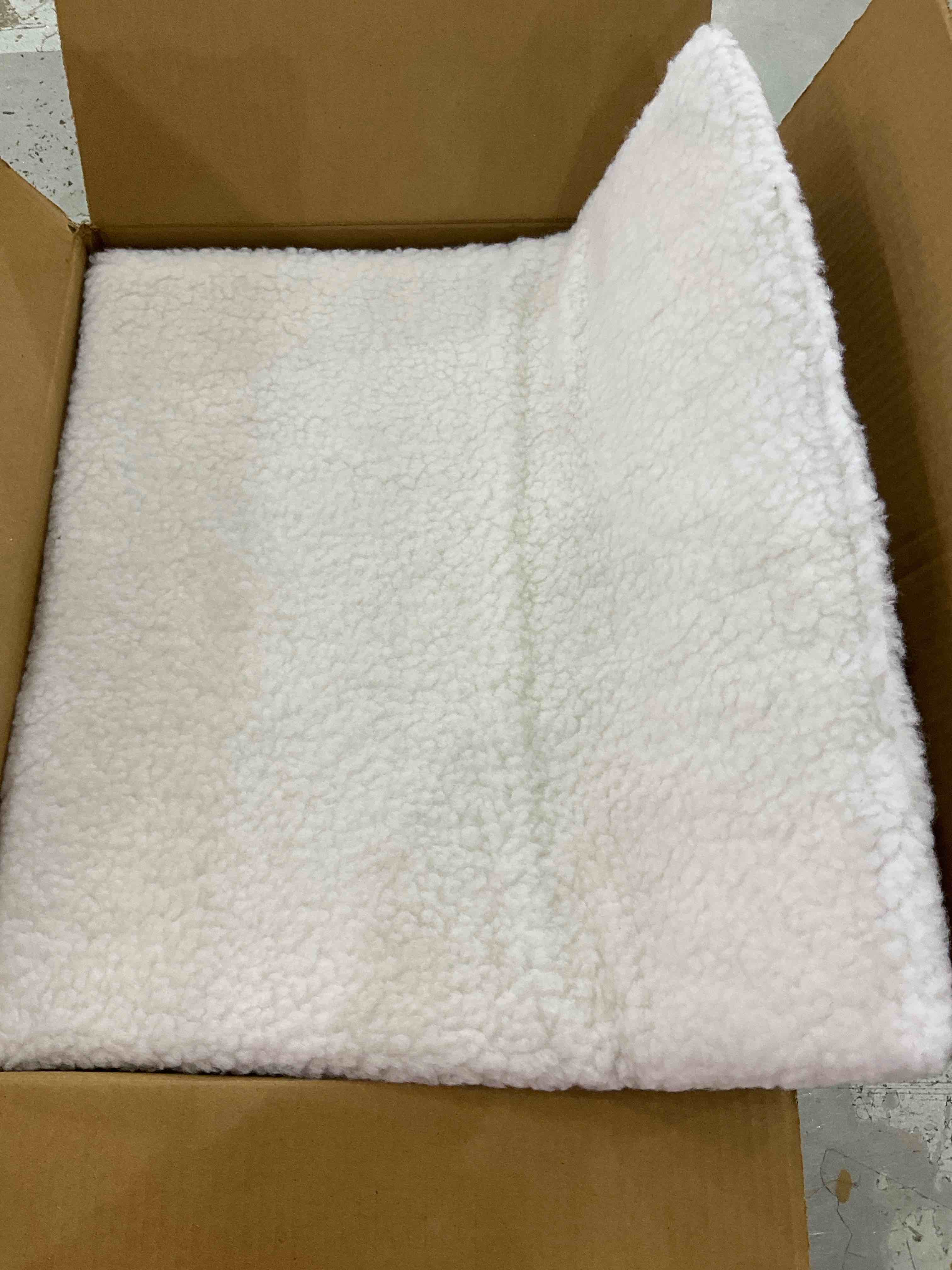 https://s3.amazonaws.com/lotting-images-prod/BargainHunt/EXS01032363_1708533541852.jpeg