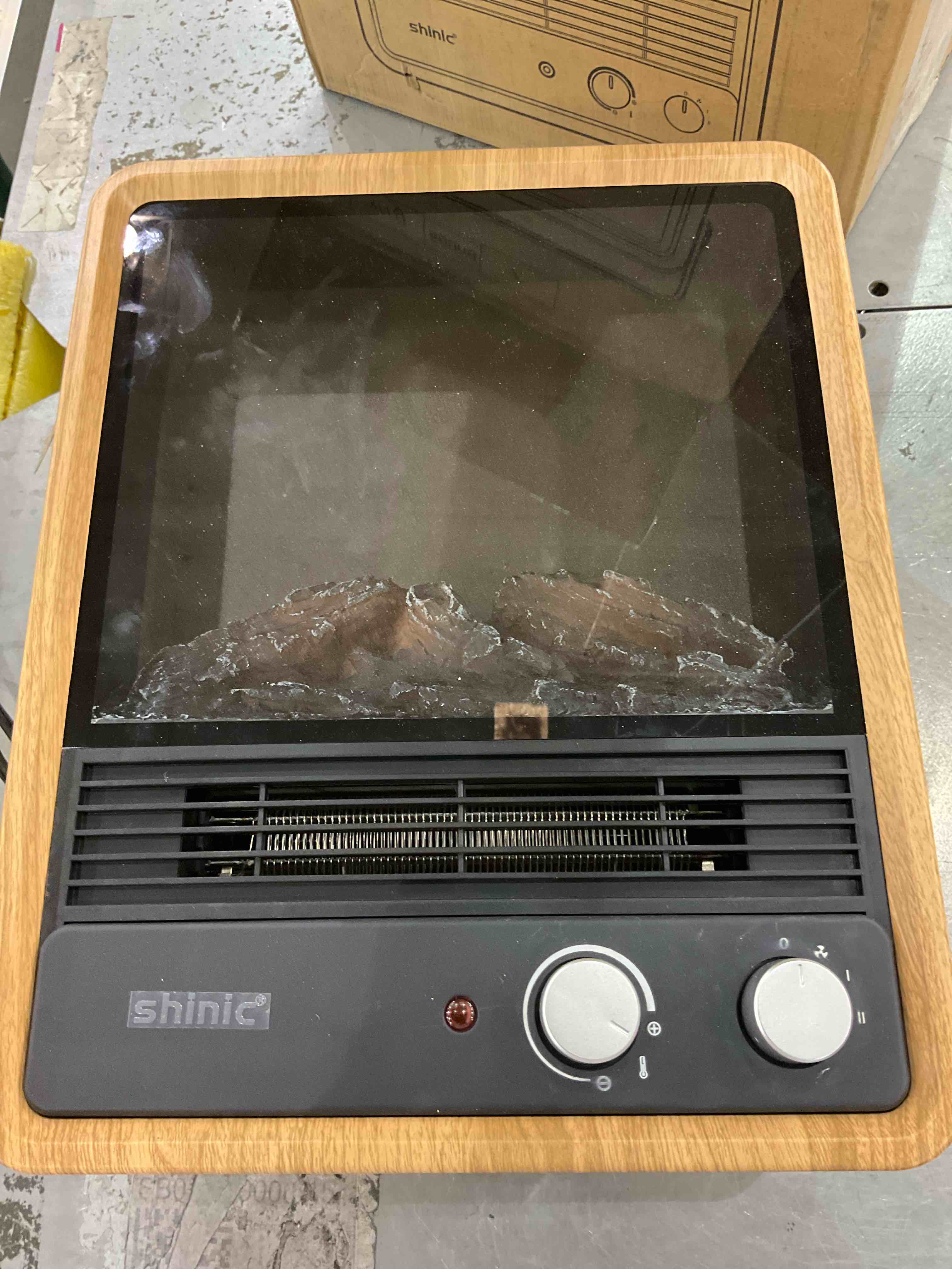 https://s3.amazonaws.com/lotting-images-prod/BargainHunt/EXS01032427_1708607683625.jpeg