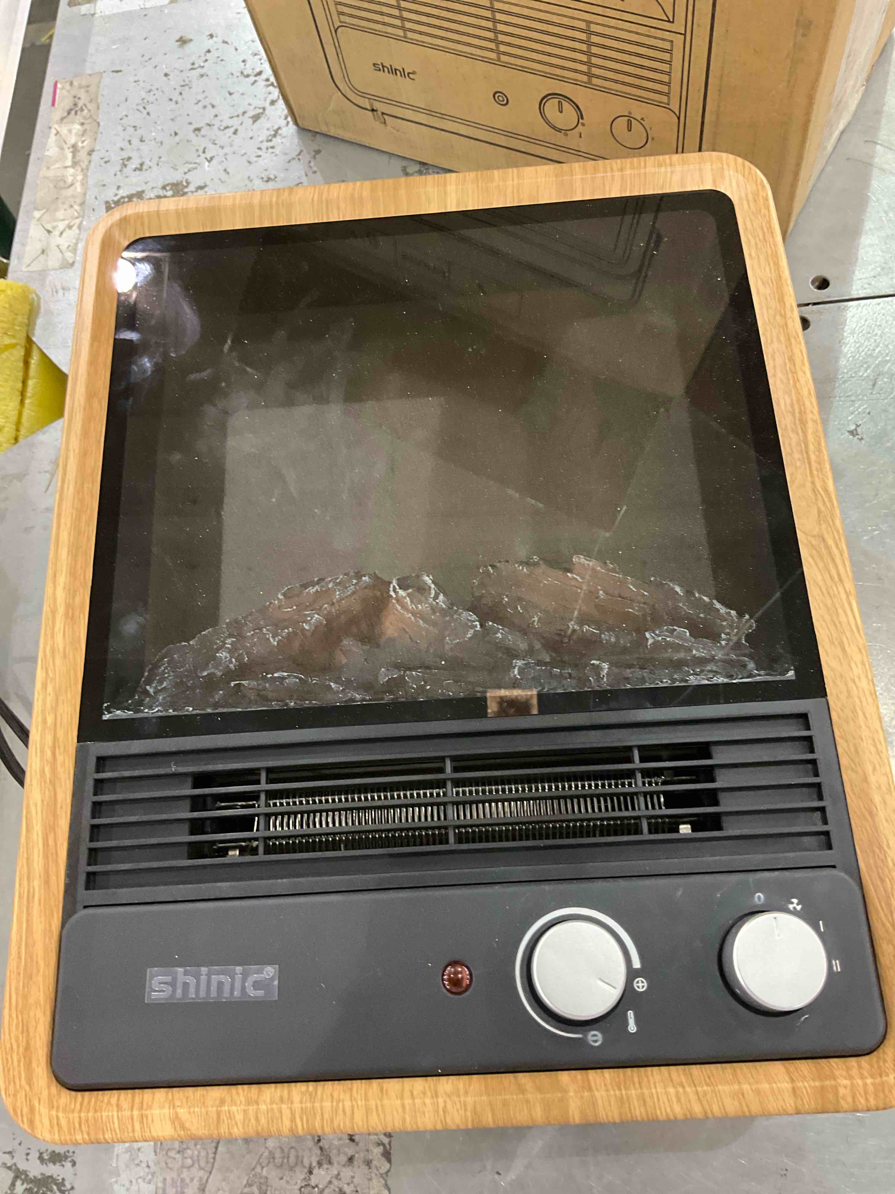 https://s3.amazonaws.com/lotting-images-prod/BargainHunt/EXS01032427_1708607684645.jpeg