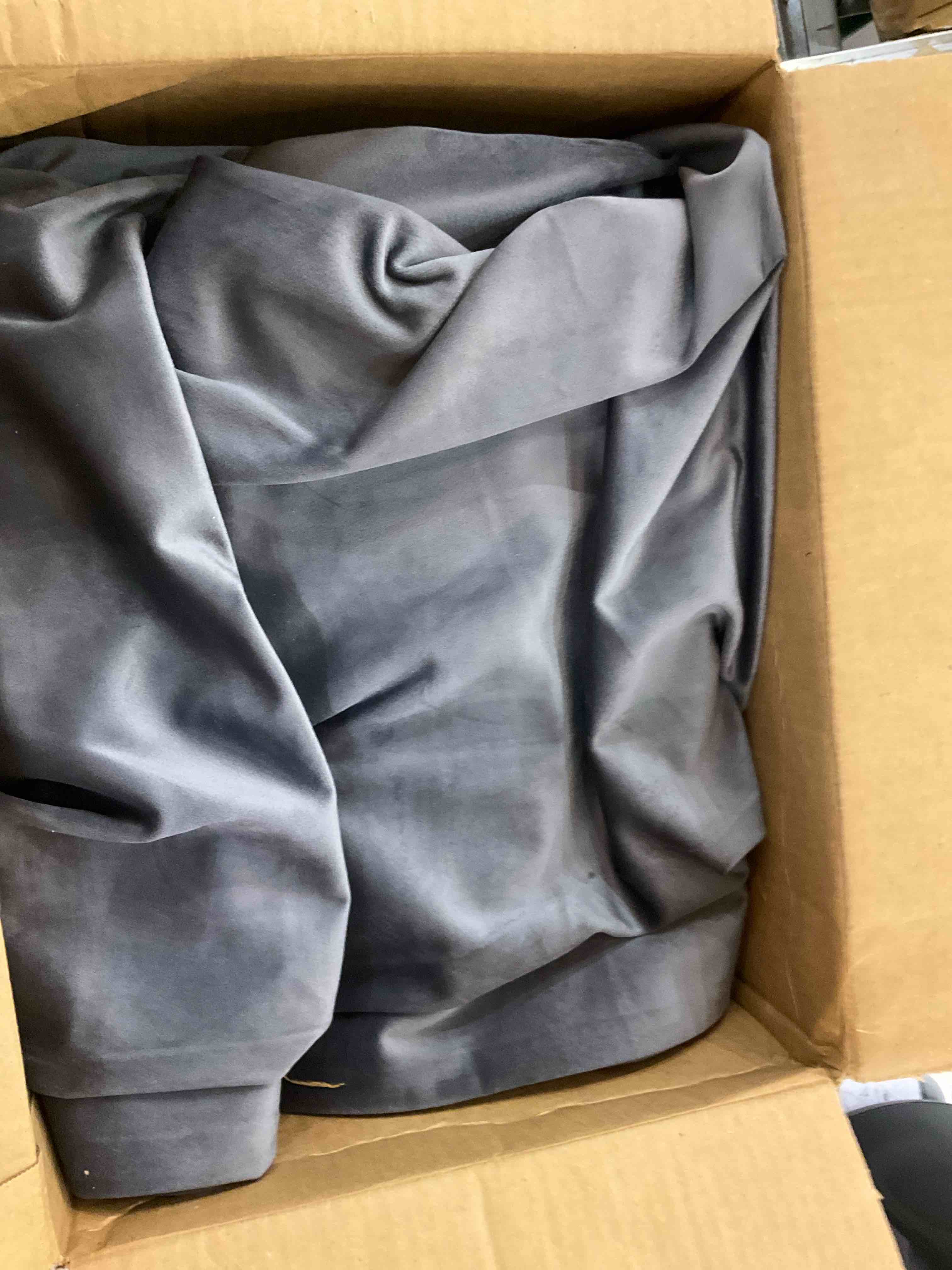 https://s3.amazonaws.com/lotting-images-prod/BargainHunt/EXS01032548_1708357816416.jpeg