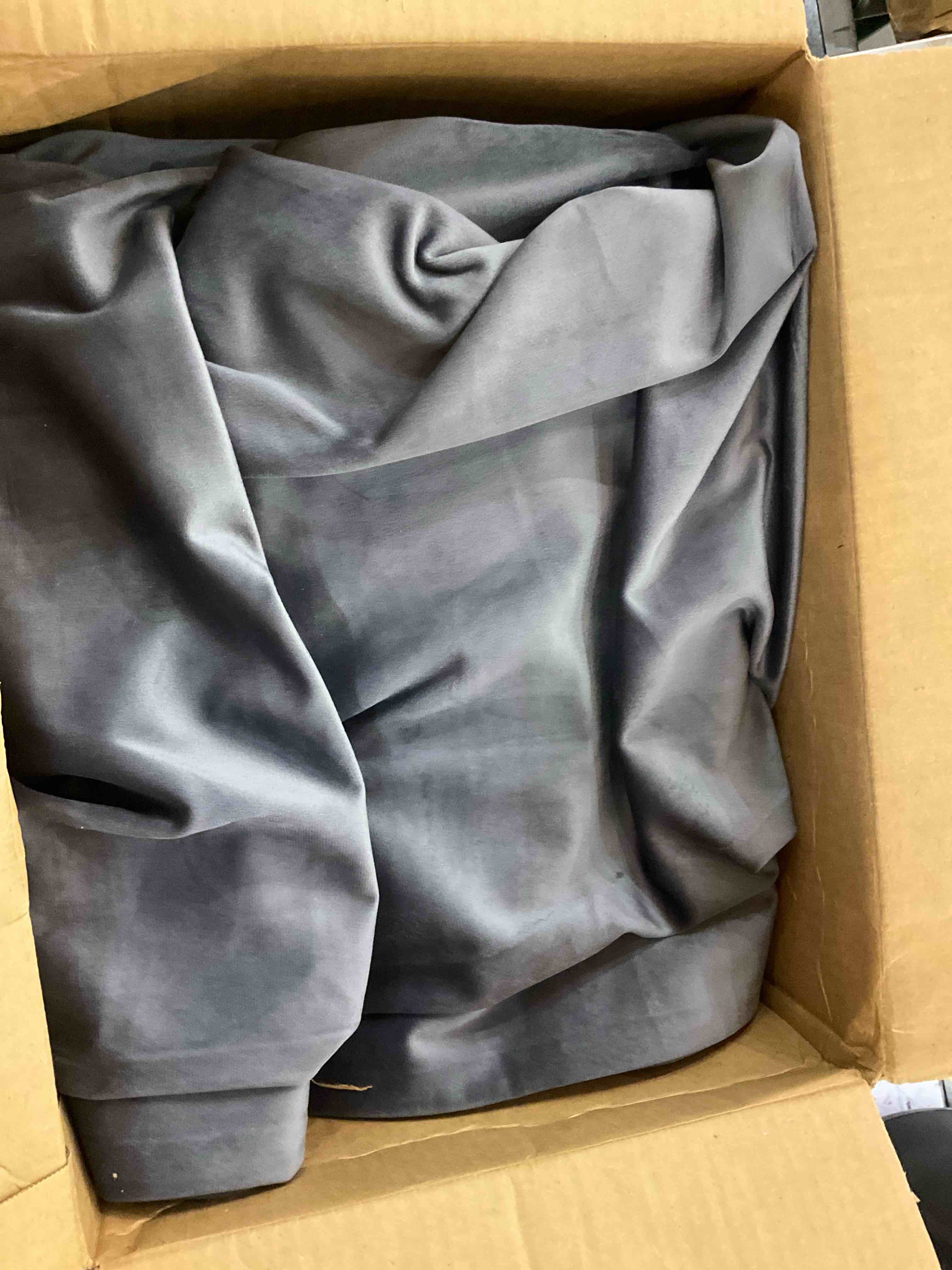 https://s3.amazonaws.com/lotting-images-prod/BargainHunt/EXS01032548_1708357817255.jpeg