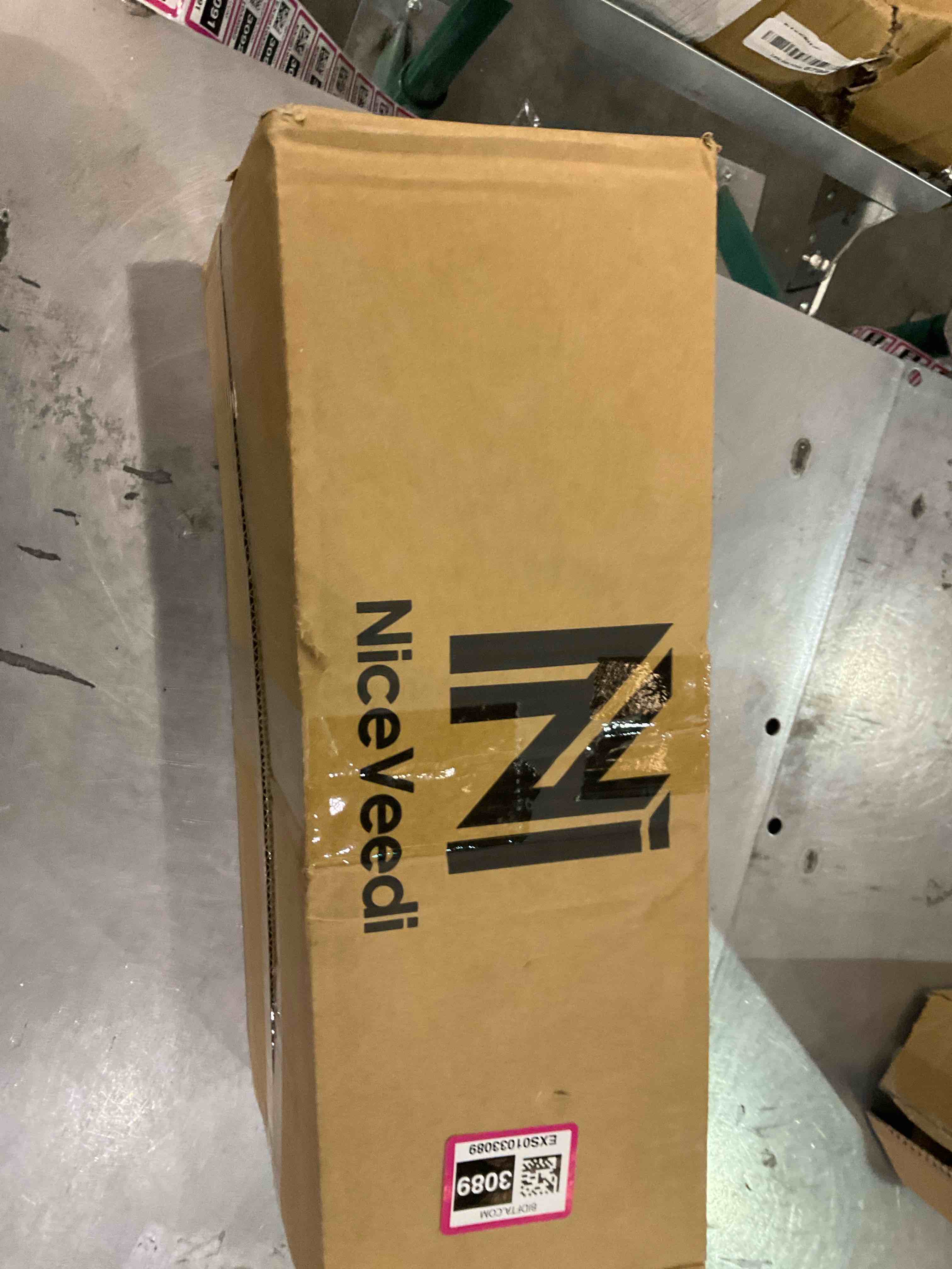 https://s3.amazonaws.com/lotting-images-prod/BargainHunt/EXS01033089_1710427954355.jpeg
