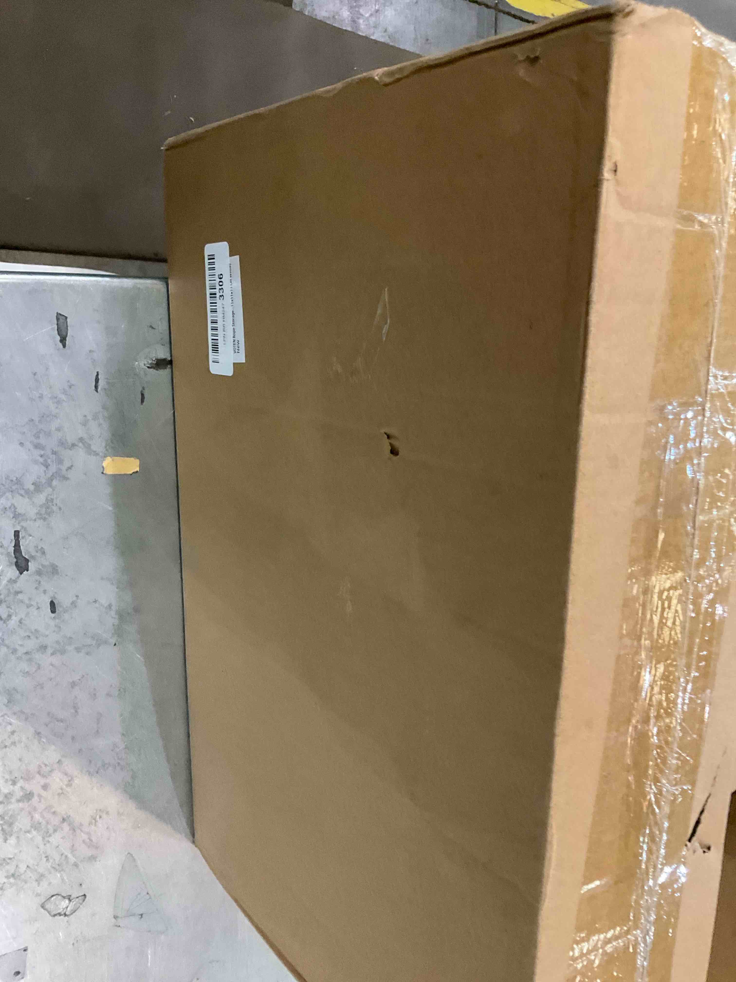 https://s3.amazonaws.com/lotting-images-prod/BargainHunt/EXS01033287_1710959917431.jpeg