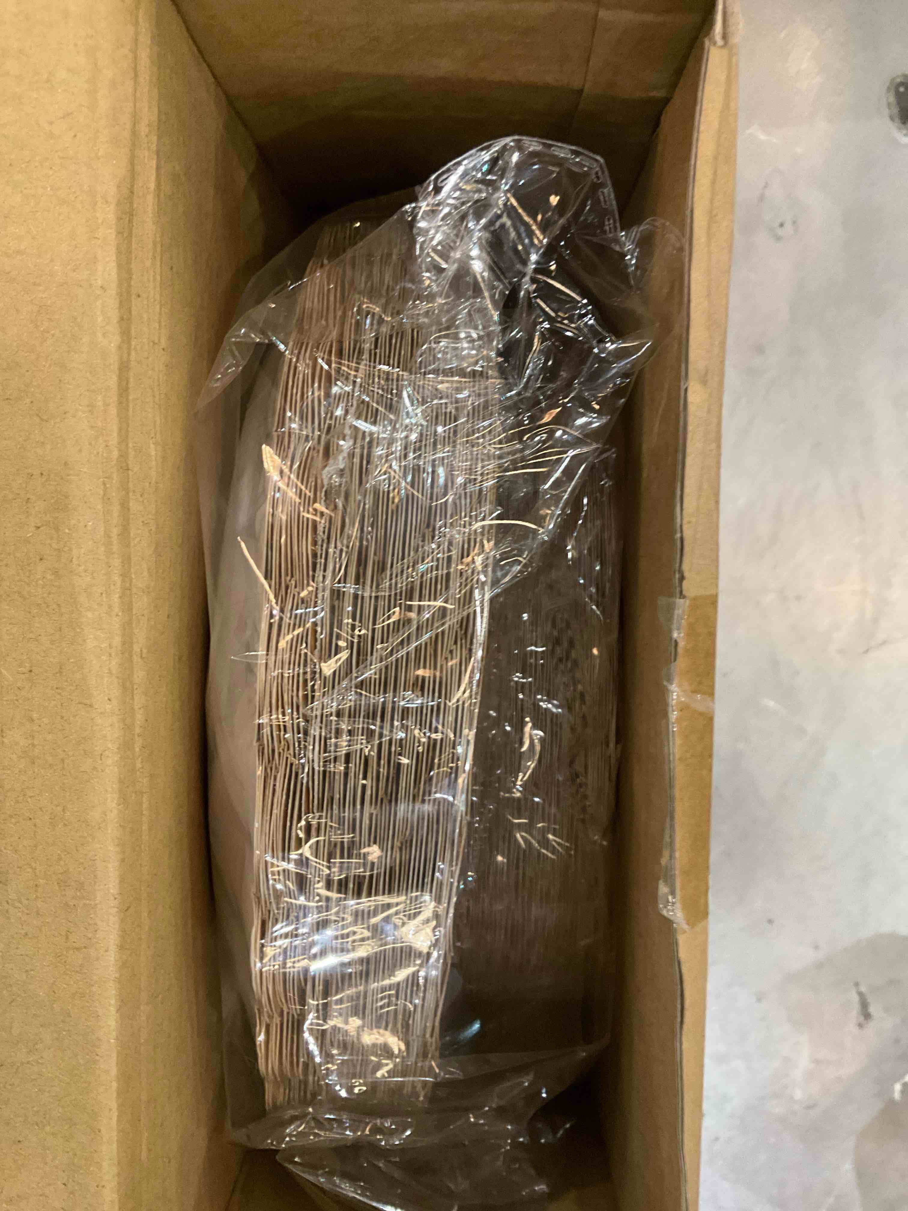 Tanlade 100 Pcs Christmas Paper Plates, 9 in 7 in Disposable Scalloped Plates with Gold Border for Christmas Birthday Holiday Wedding Dinner Party Supplies(Red)