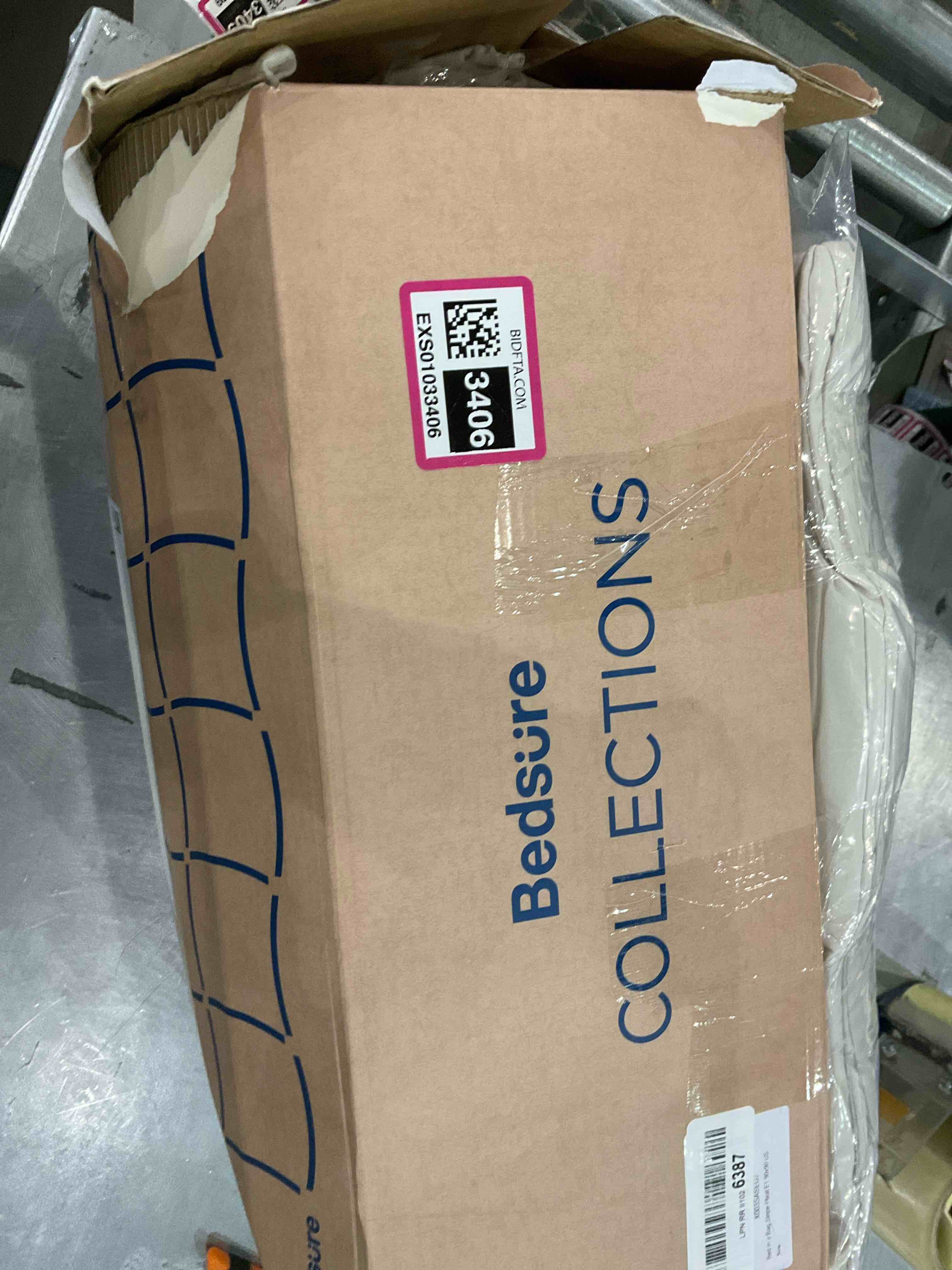 https://s3.amazonaws.com/lotting-images-prod/BargainHunt/EXS01033406_1711109729686.jpeg