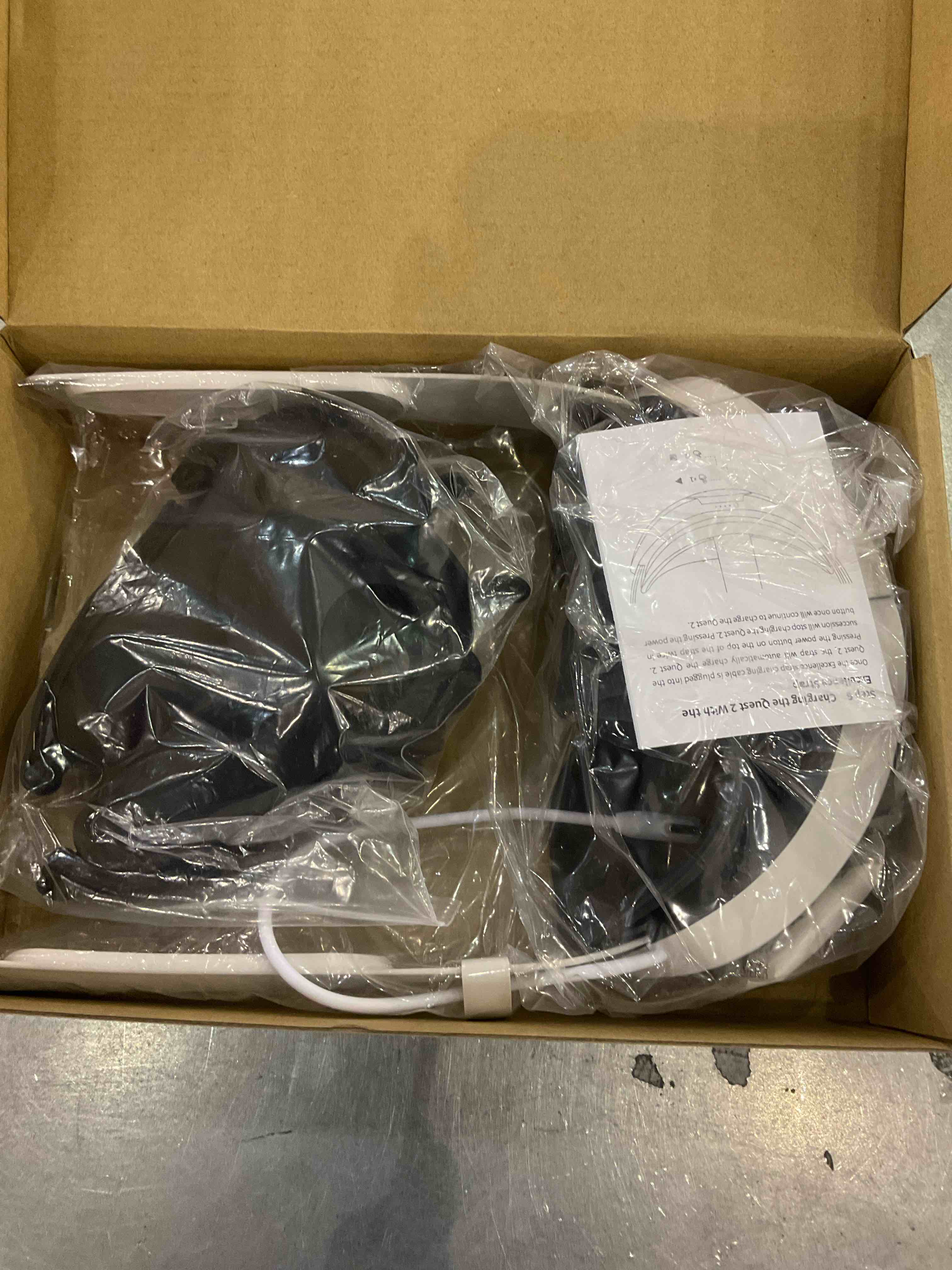 https://s3.amazonaws.com/lotting-images-prod/BargainHunt/EXS01033573_1709123144799.jpeg