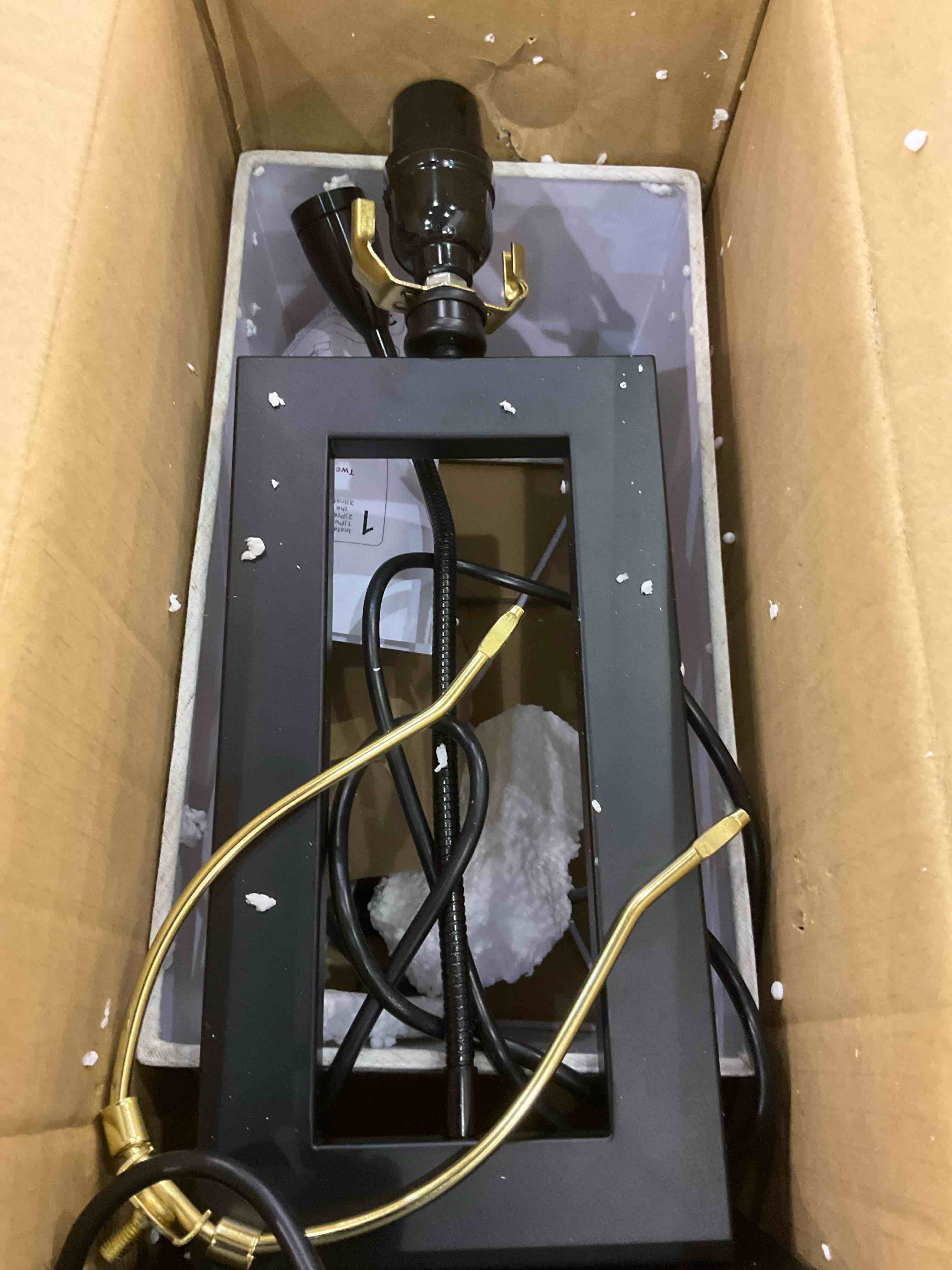 https://s3.amazonaws.com/lotting-images-prod/BargainHunt/EXS01033602_1709126422462.jpeg