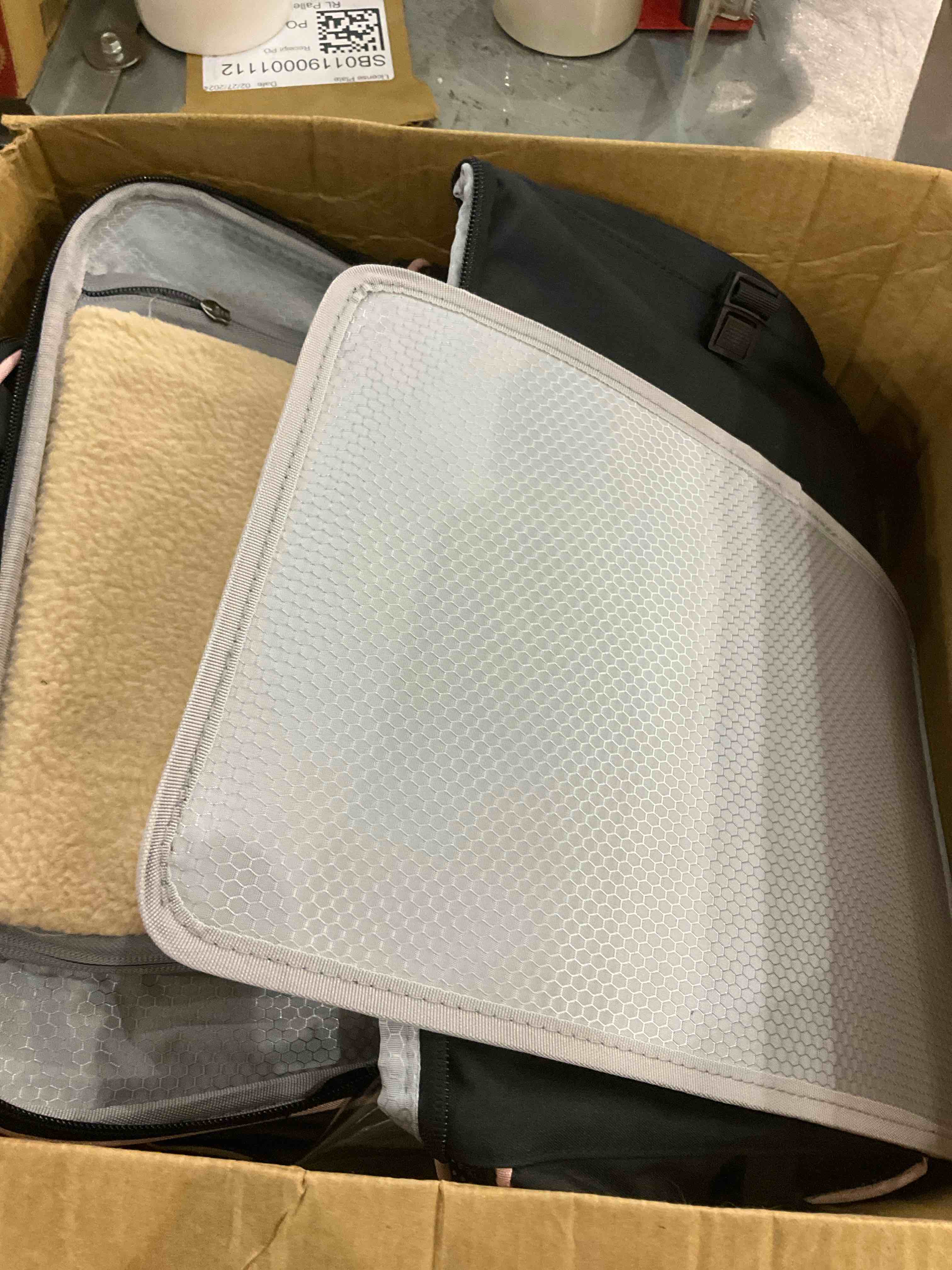 https://s3.amazonaws.com/lotting-images-prod/BargainHunt/EXS01033629_1709131391705.jpeg