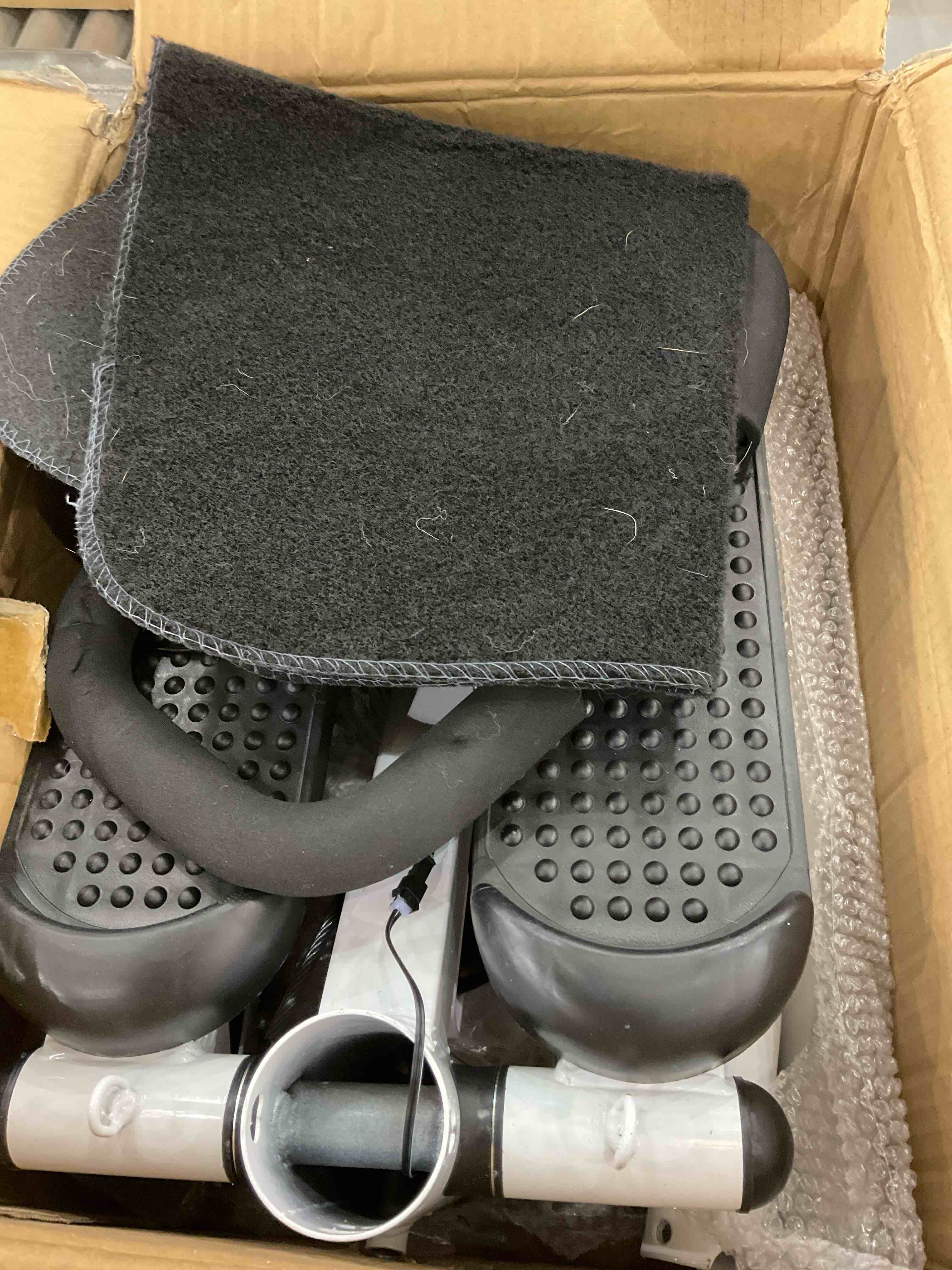 https://s3.amazonaws.com/lotting-images-prod/BargainHunt/EXS01033843_1709235252454.jpeg