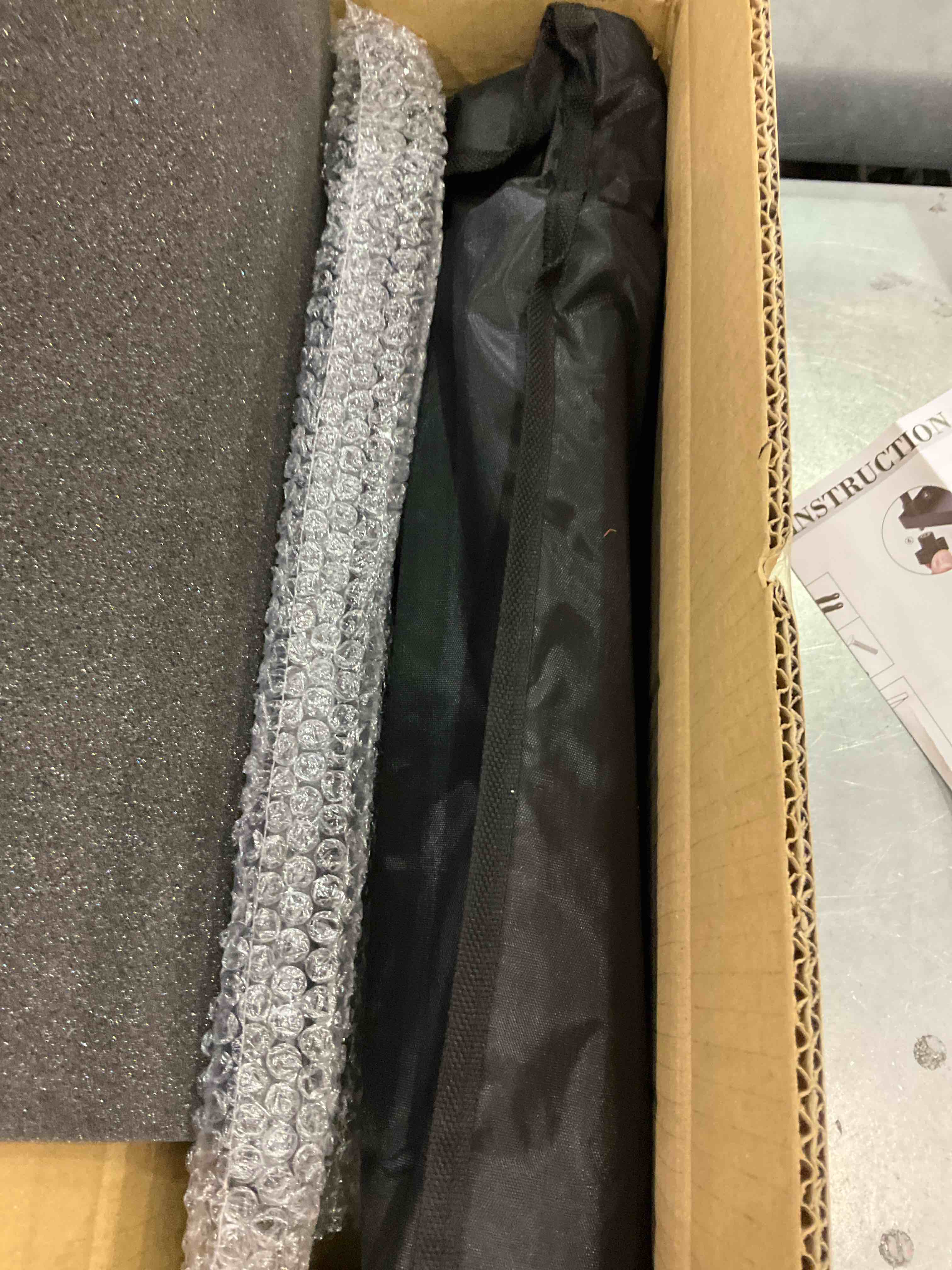 https://s3.amazonaws.com/lotting-images-prod/BargainHunt/EXS01033880_1709297343504.jpeg