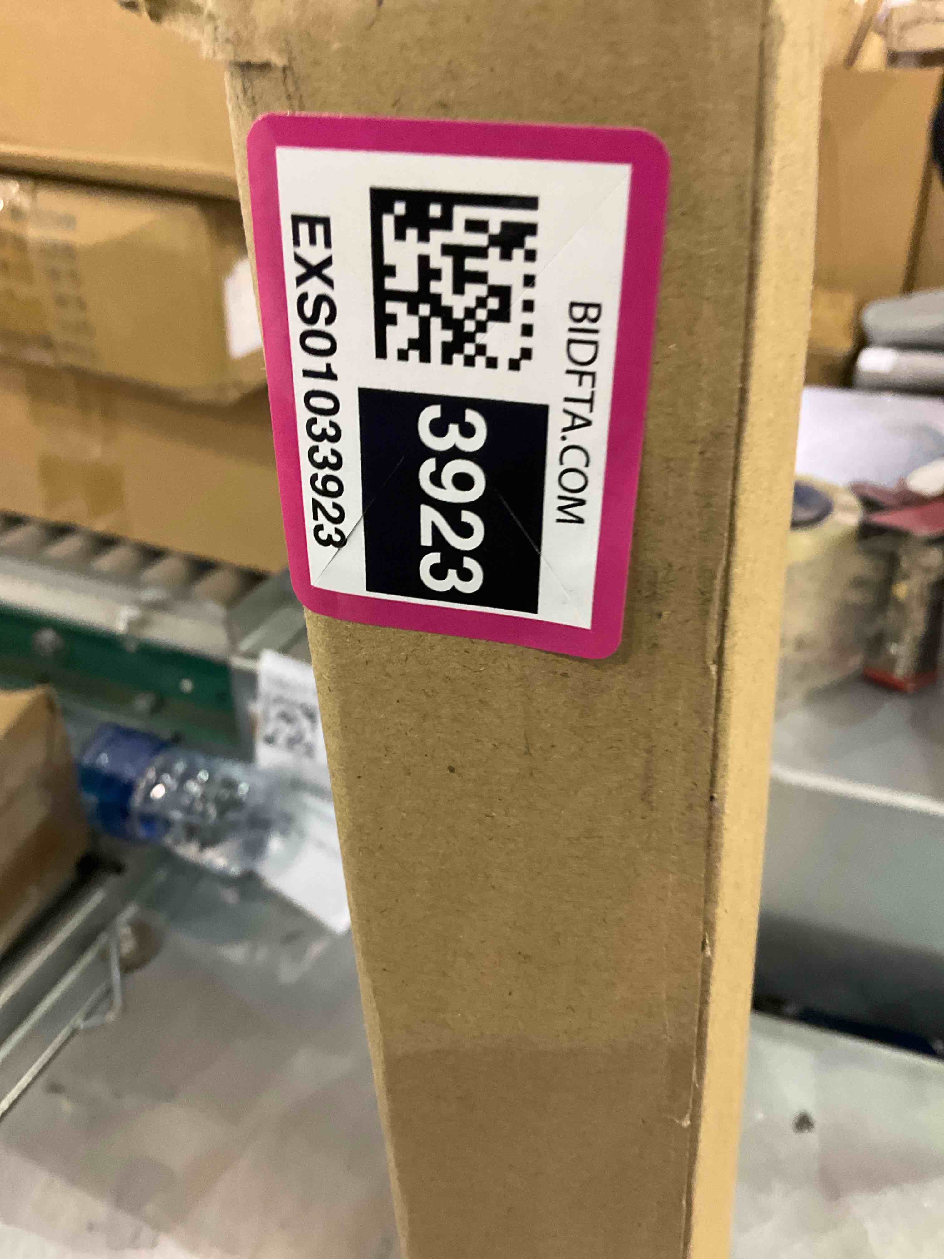 https://s3.amazonaws.com/lotting-images-prod/BargainHunt/EXS01033923_1709304462773.jpeg