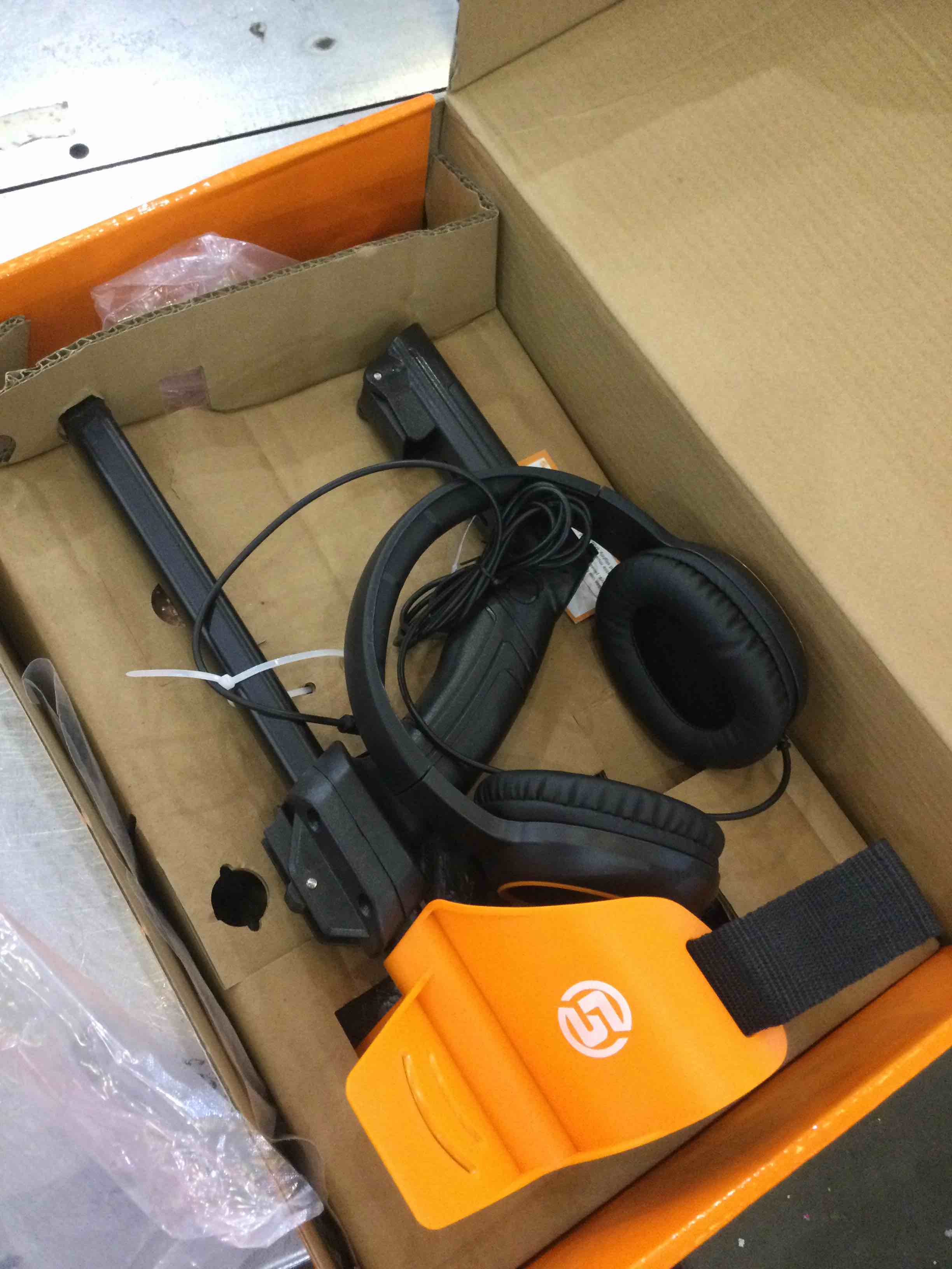 https://s3.amazonaws.com/lotting-images-prod/BargainHunt/EXS01035809_1708454479585.jpeg
