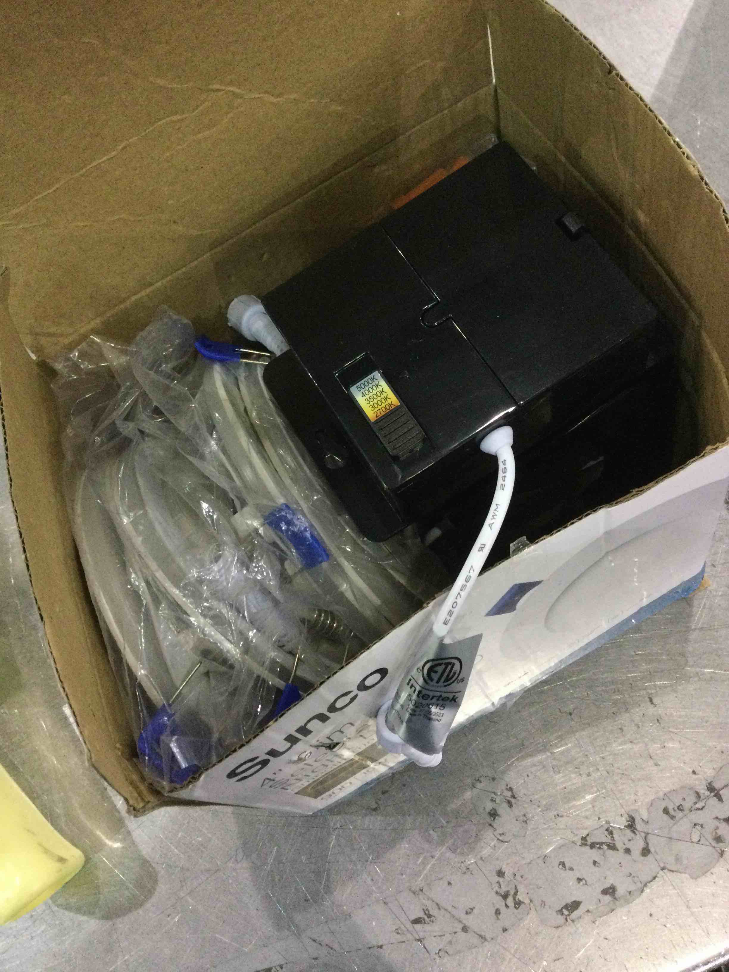 https://s3.amazonaws.com/lotting-images-prod/BargainHunt/EXS01035865_1708519187558.jpeg