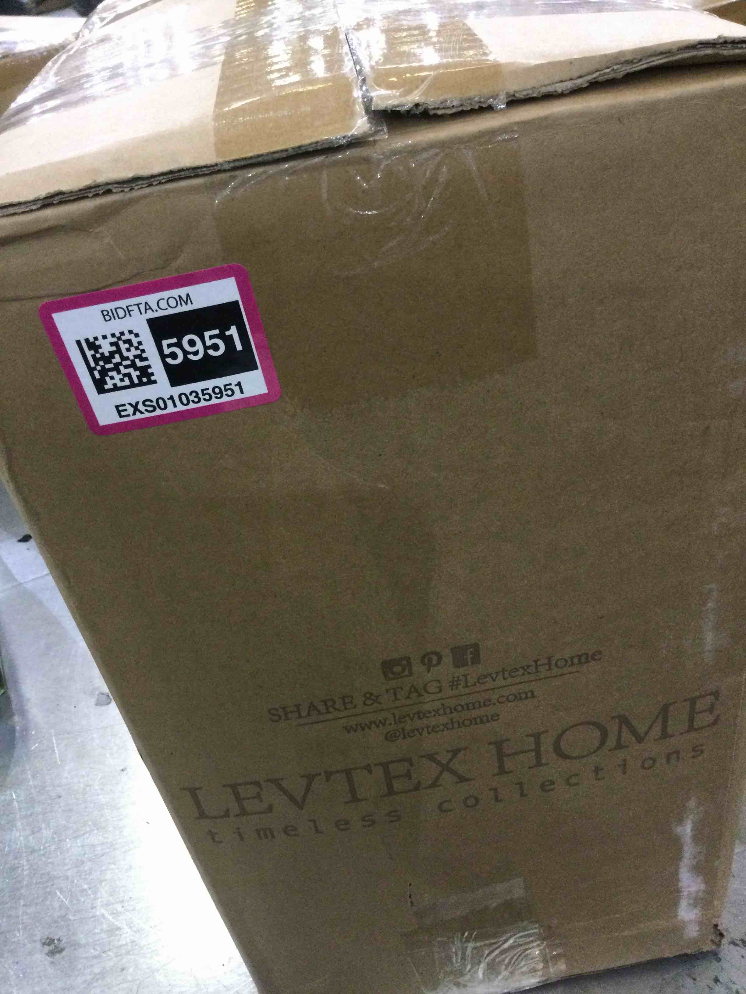 https://s3.amazonaws.com/lotting-images-prod/BargainHunt/EXS01035951_1708531541289.jpeg