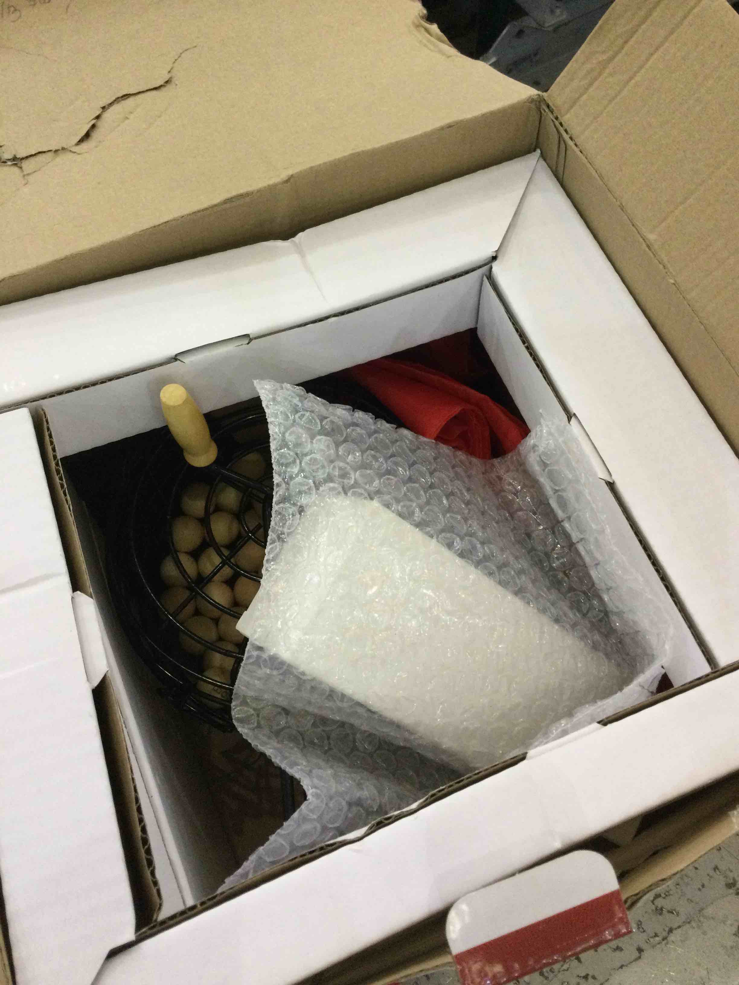 https://s3.amazonaws.com/lotting-images-prod/BargainHunt/EXS01035953_1708531916870.jpeg