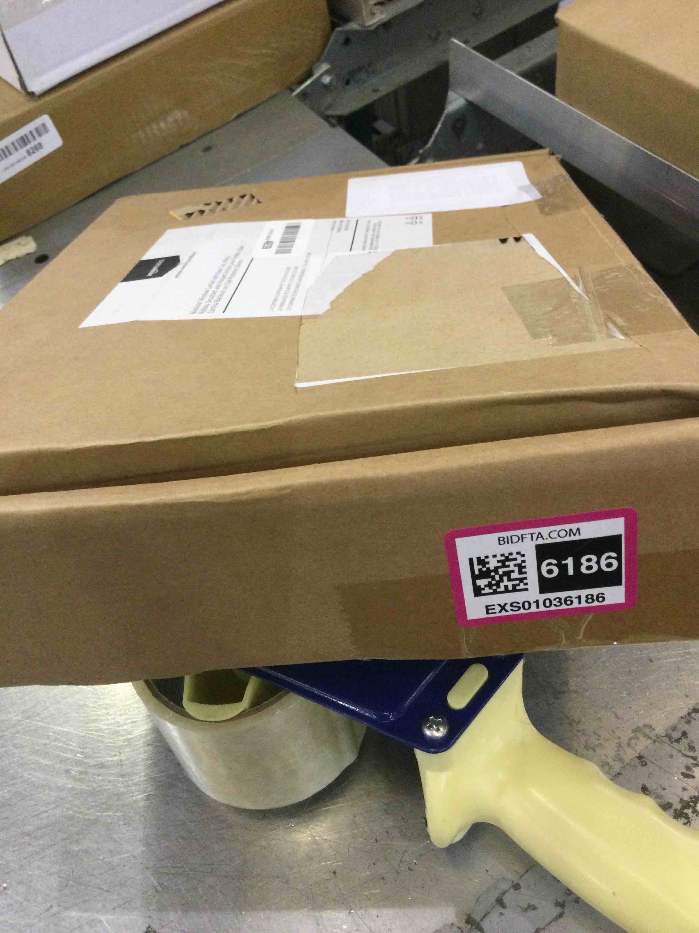 https://s3.amazonaws.com/lotting-images-prod/BargainHunt/EXS01036186_1708021777477.jpeg