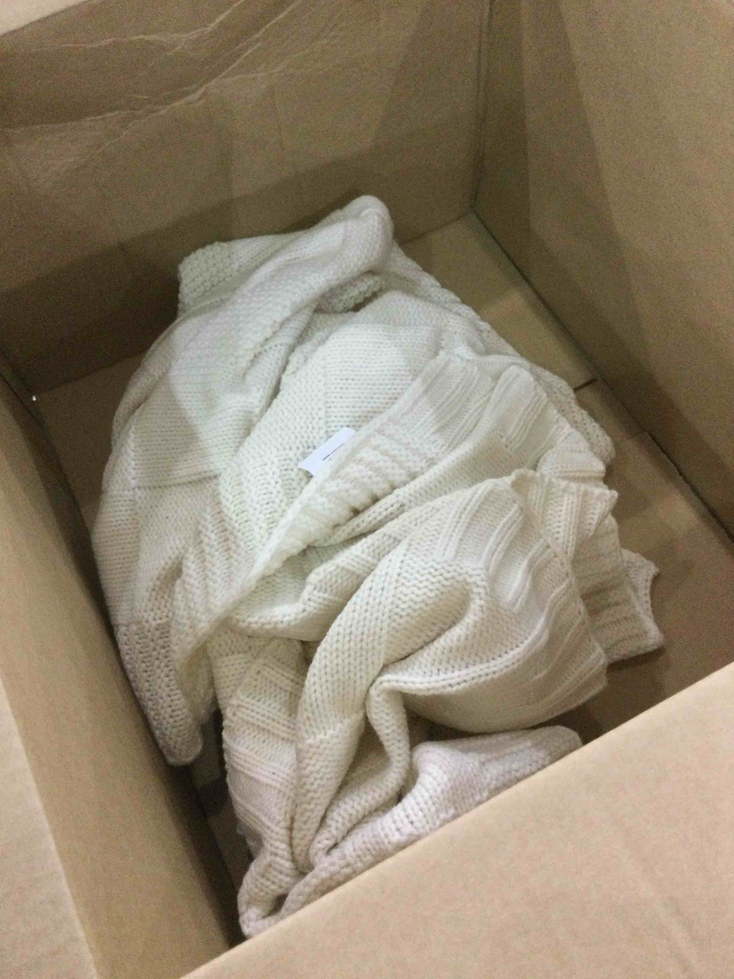 https://s3.amazonaws.com/lotting-images-prod/BargainHunt/EXS01036416_1708345171517.jpeg