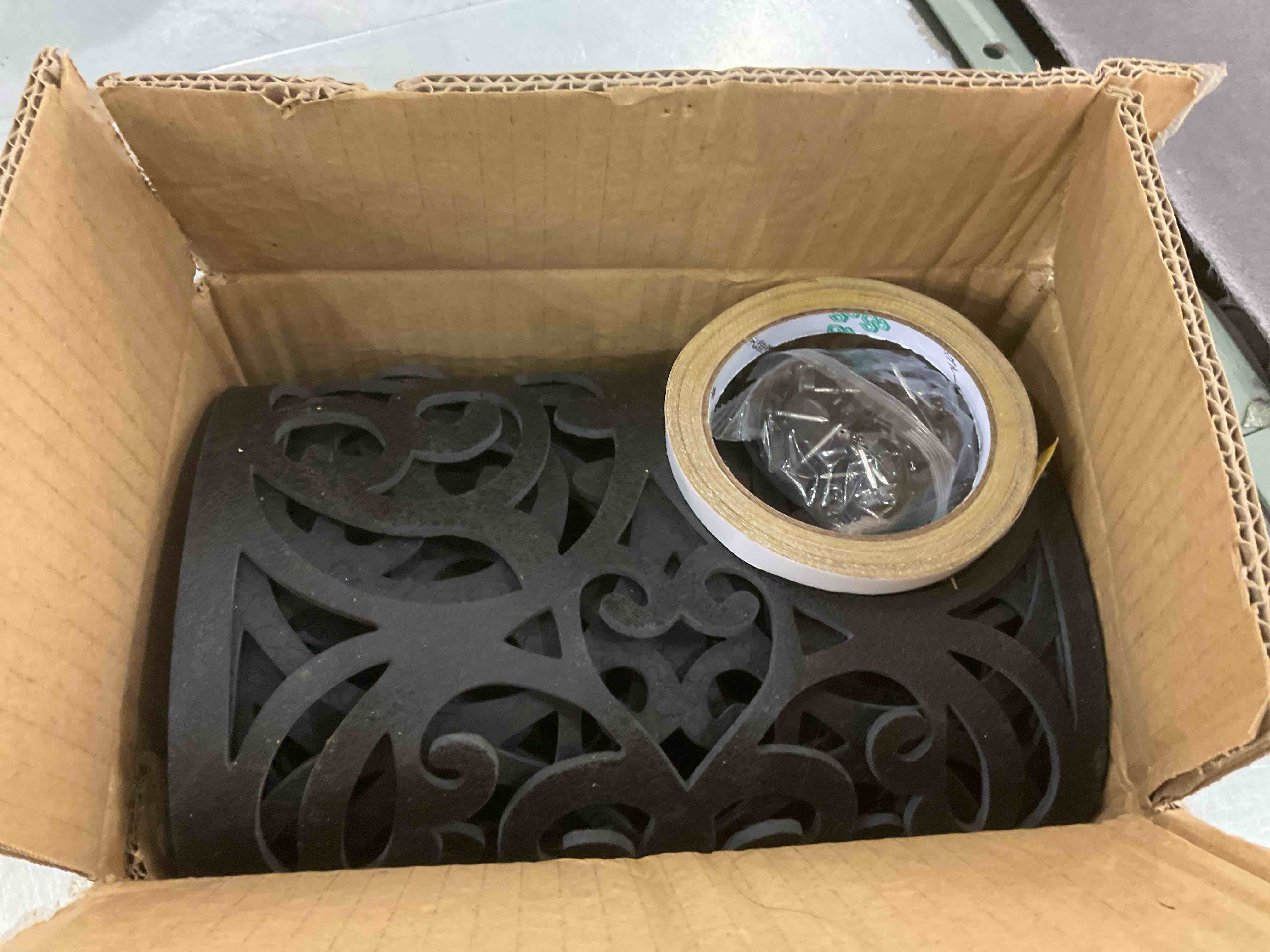 https://s3.amazonaws.com/lotting-images-prod/BargainHunt/EXS01036630_1708010352167.jpeg