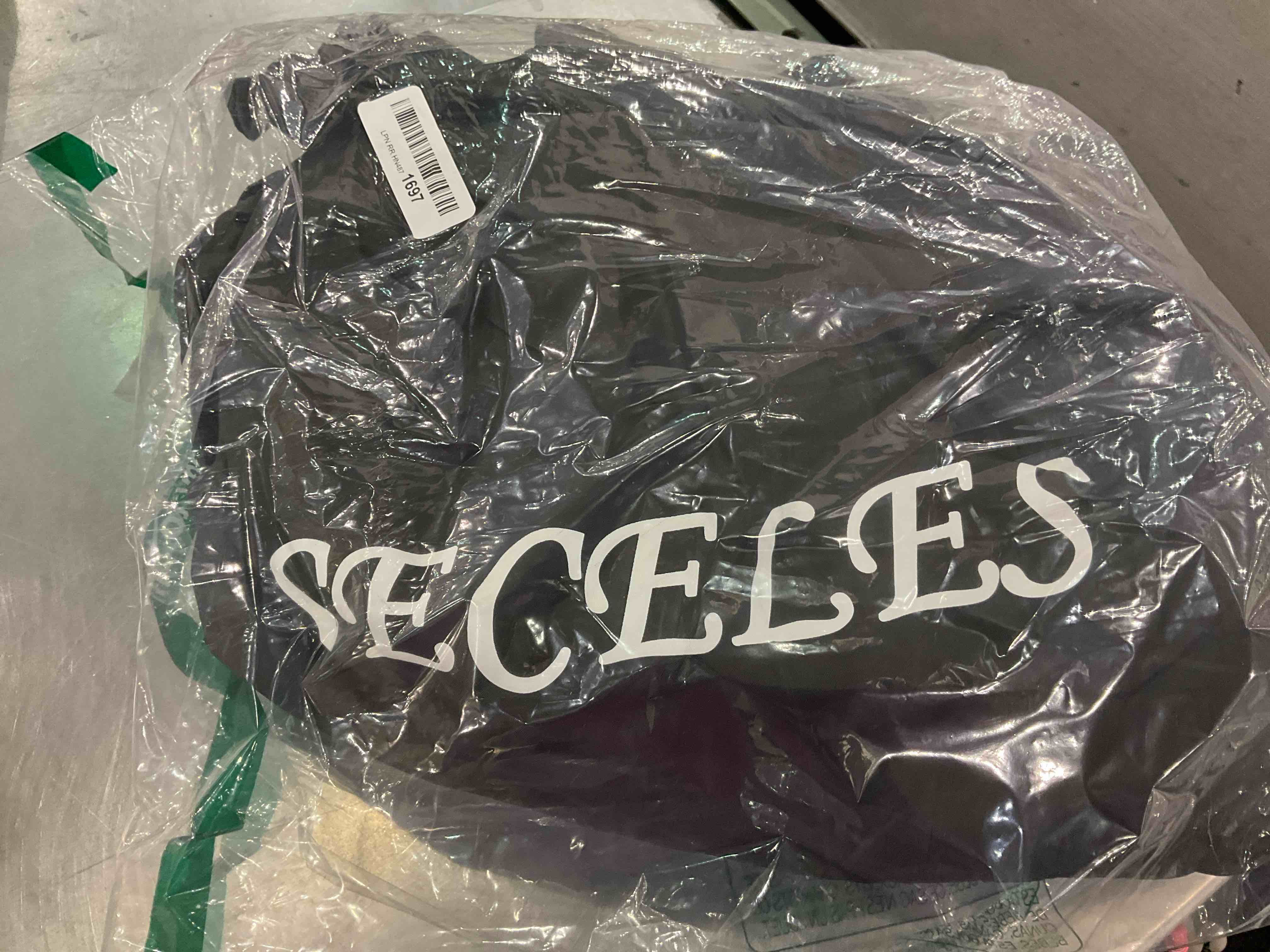 https://s3.amazonaws.com/lotting-images-prod/BargainHunt/EXS01036735_1708088929032.jpeg