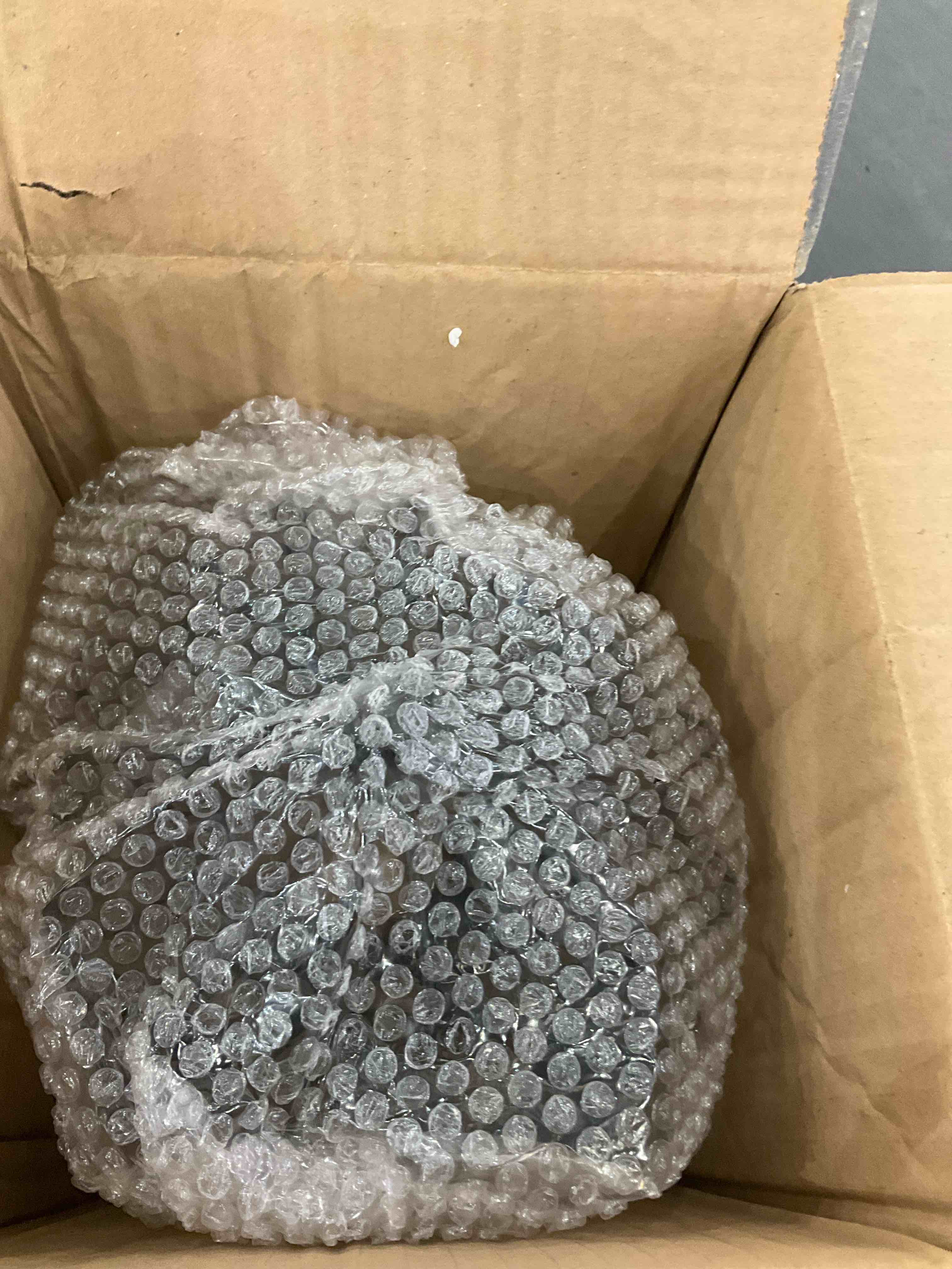 https://s3.amazonaws.com/lotting-images-prod/BargainHunt/EXS01036825_1708111647292.jpeg