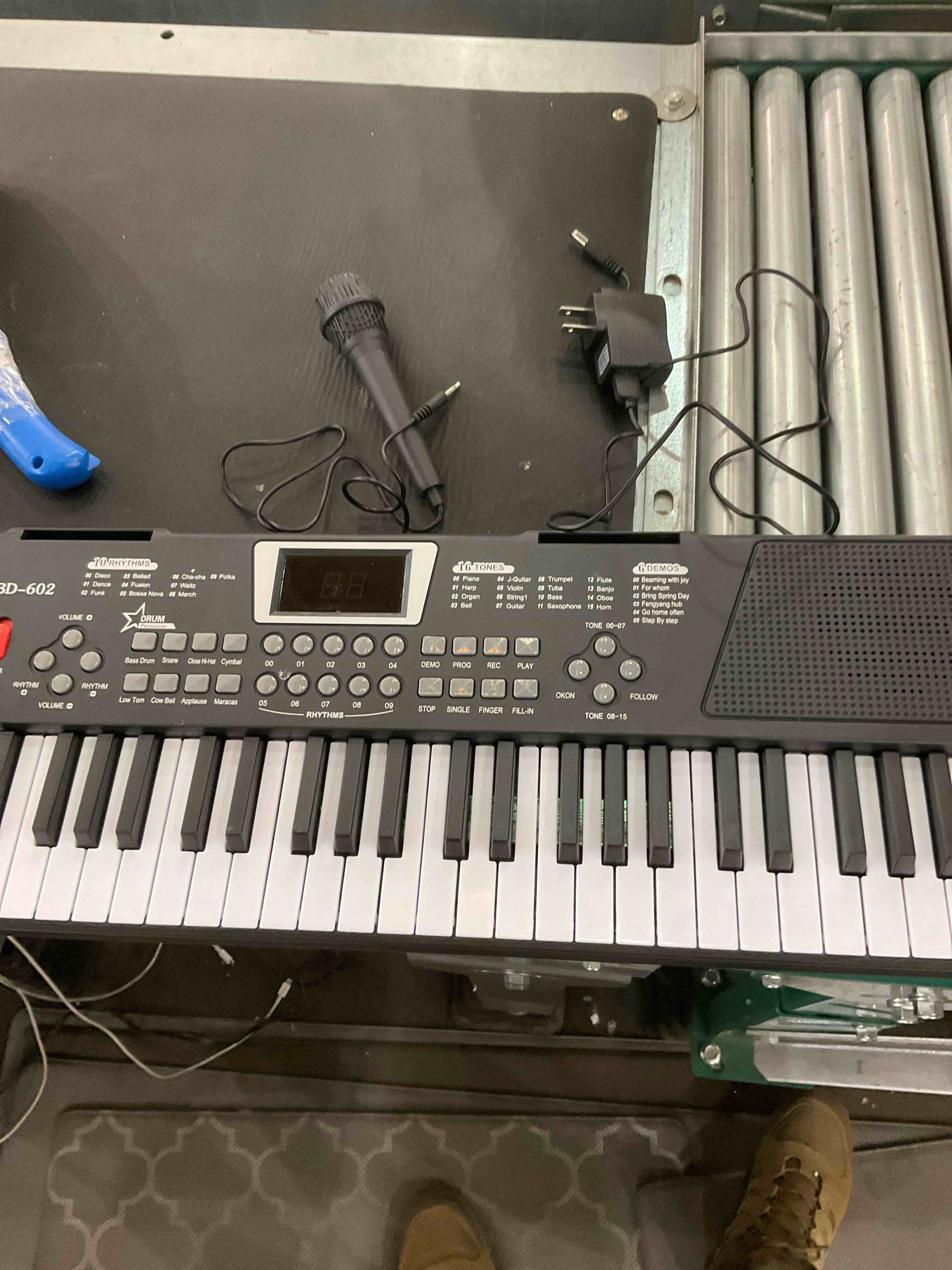 61 Keys Electronic Keyboard