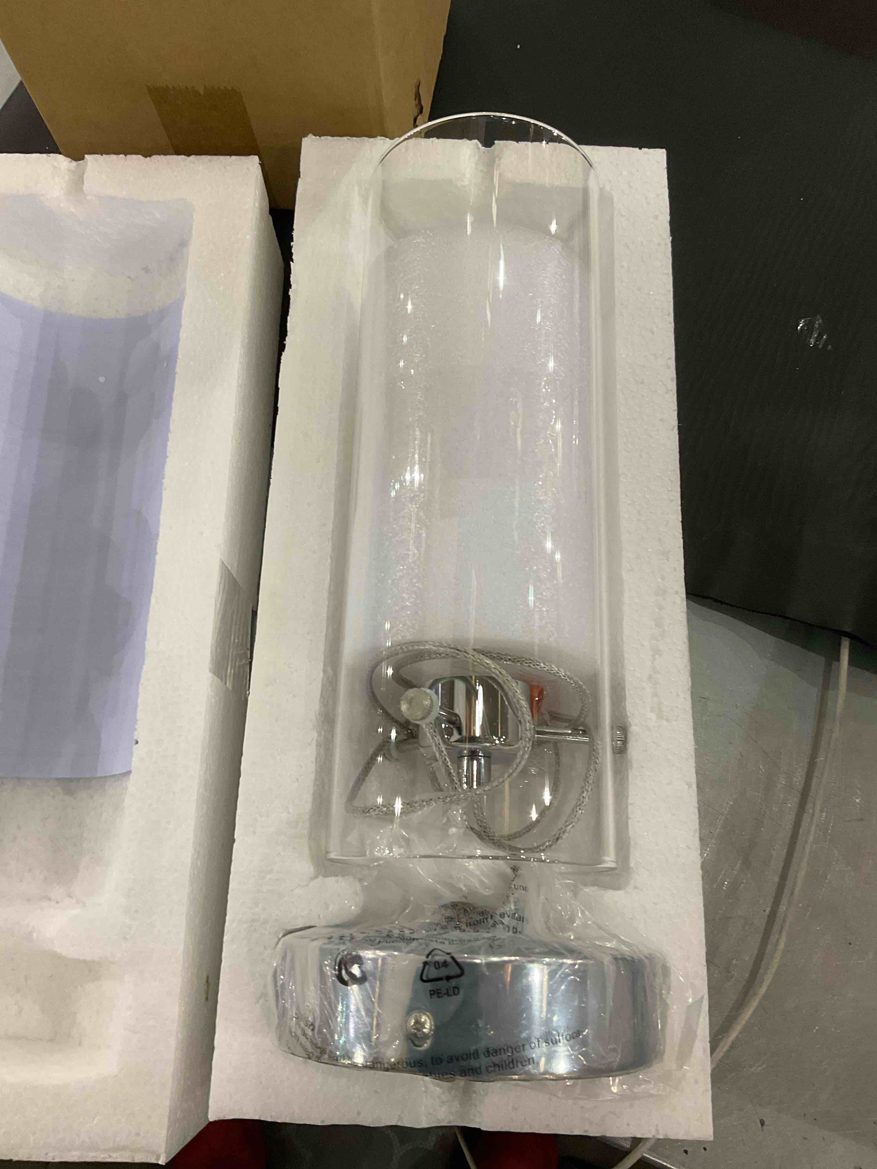 https://s3.amazonaws.com/lotting-images-prod/BargainHunt/EXS01037075_1708090417930.jpeg