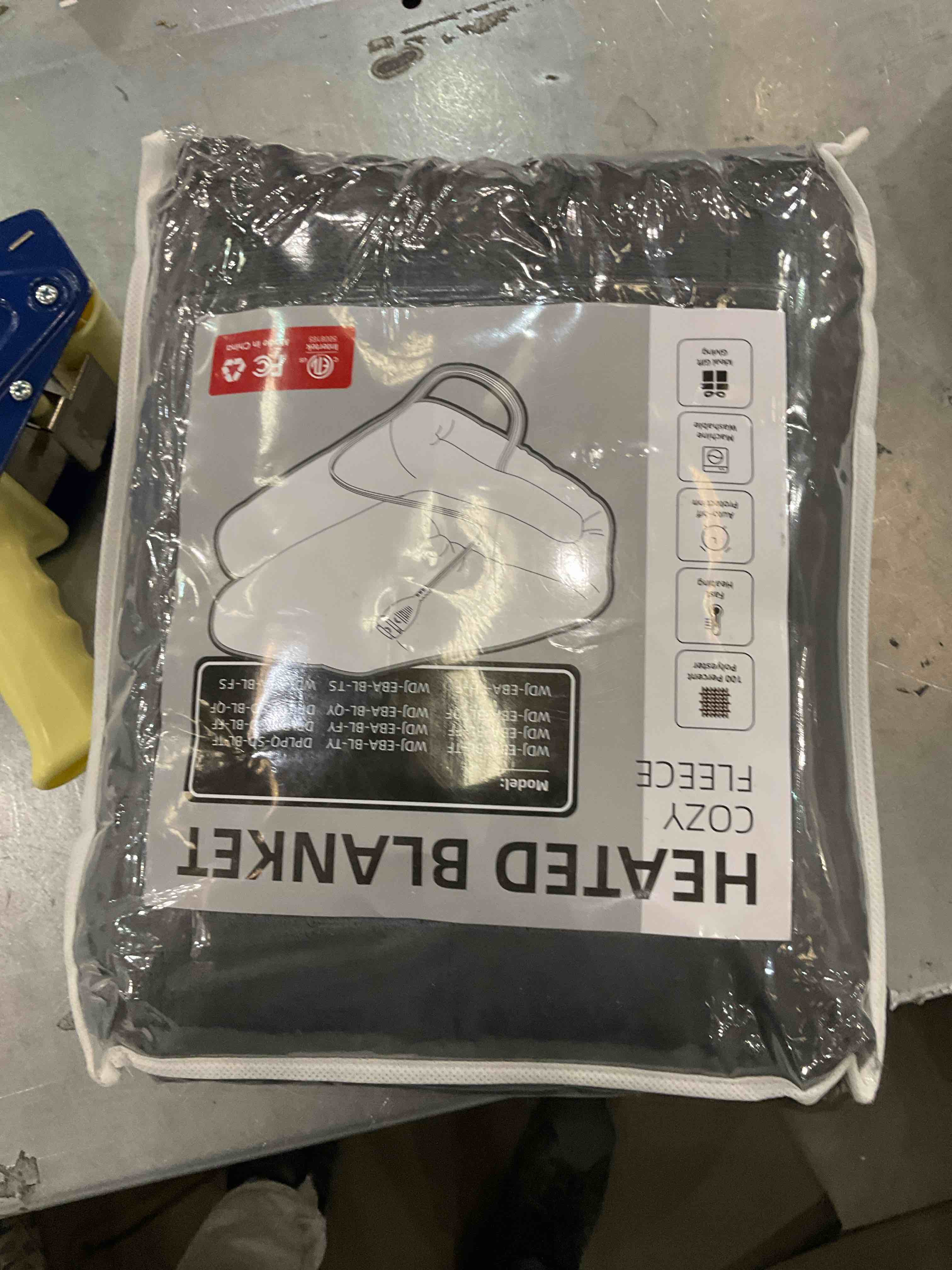 https://s3.amazonaws.com/lotting-images-prod/BargainHunt/EXS01038049_1709046186232.jpeg