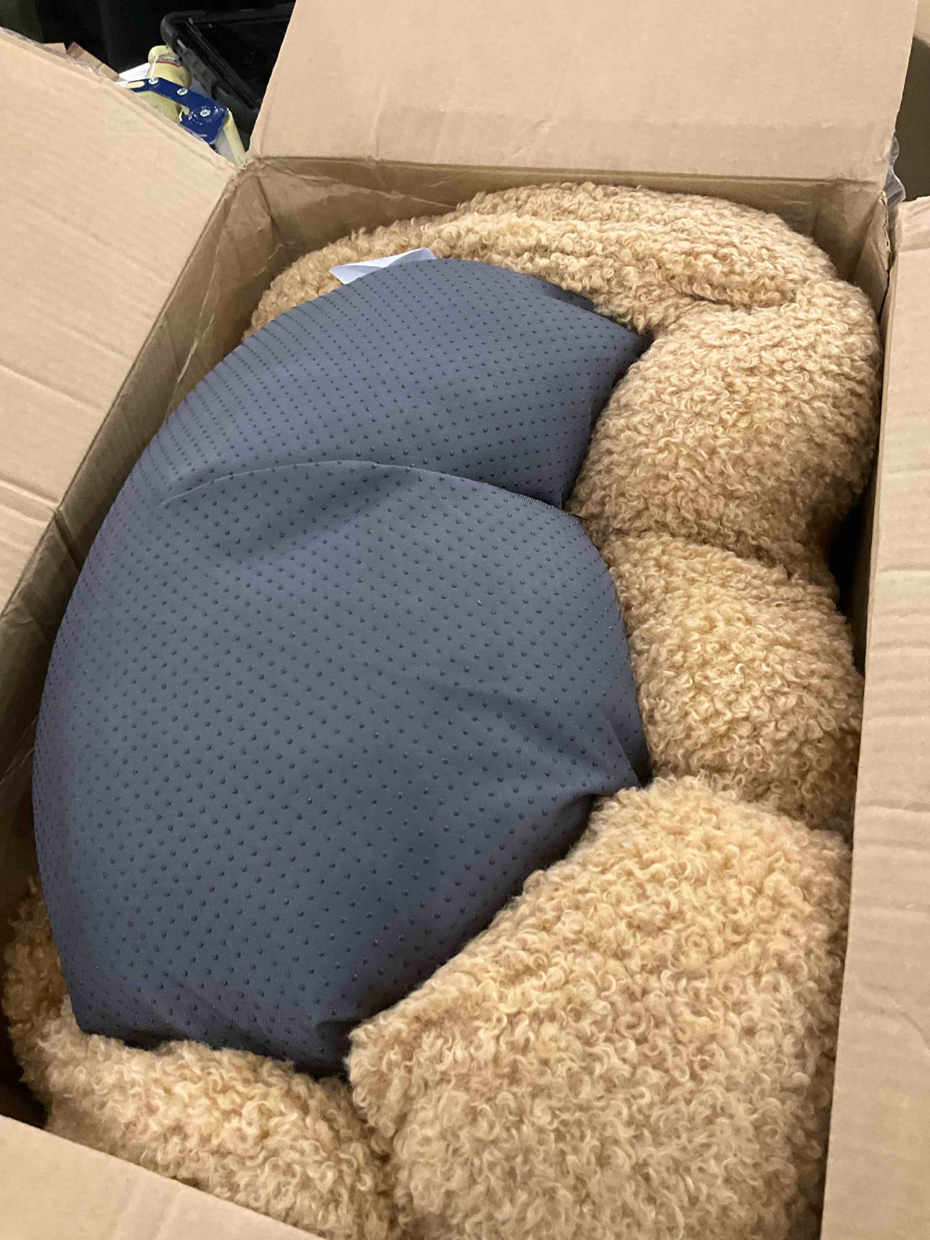 https://s3.amazonaws.com/lotting-images-prod/BargainHunt/EXS01038154_1709058385901.jpeg