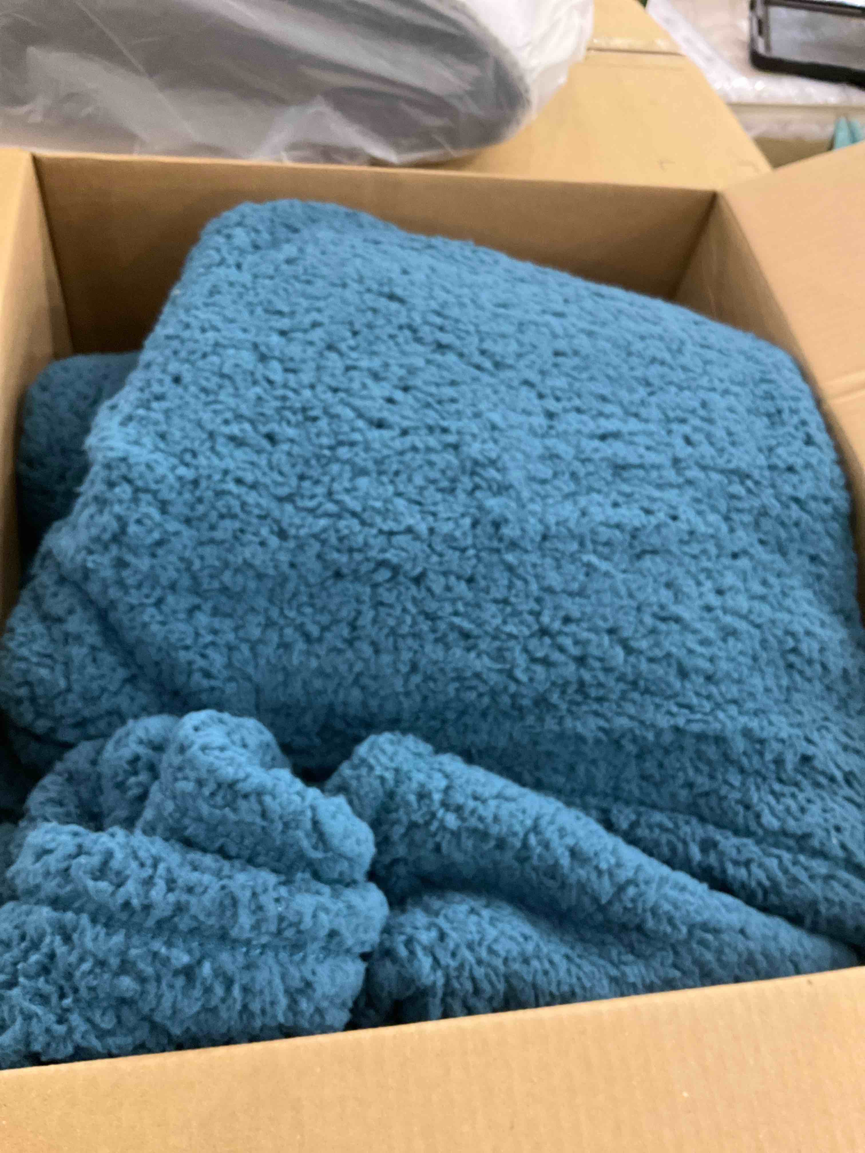 https://s3.amazonaws.com/lotting-images-prod/BargainHunt/EXS01038551_1708357133884.jpeg